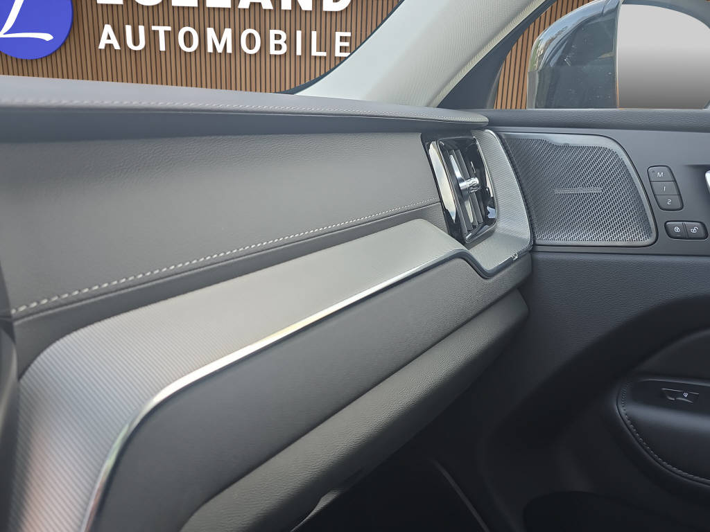 VOLVO XC60 2.0 B5 MH Ultra Dark AWD-image-18