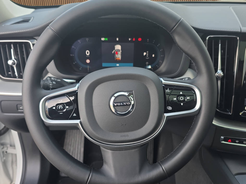 VOLVO XC60 2.0 B5 MH Ultra Dark AWD-image-15