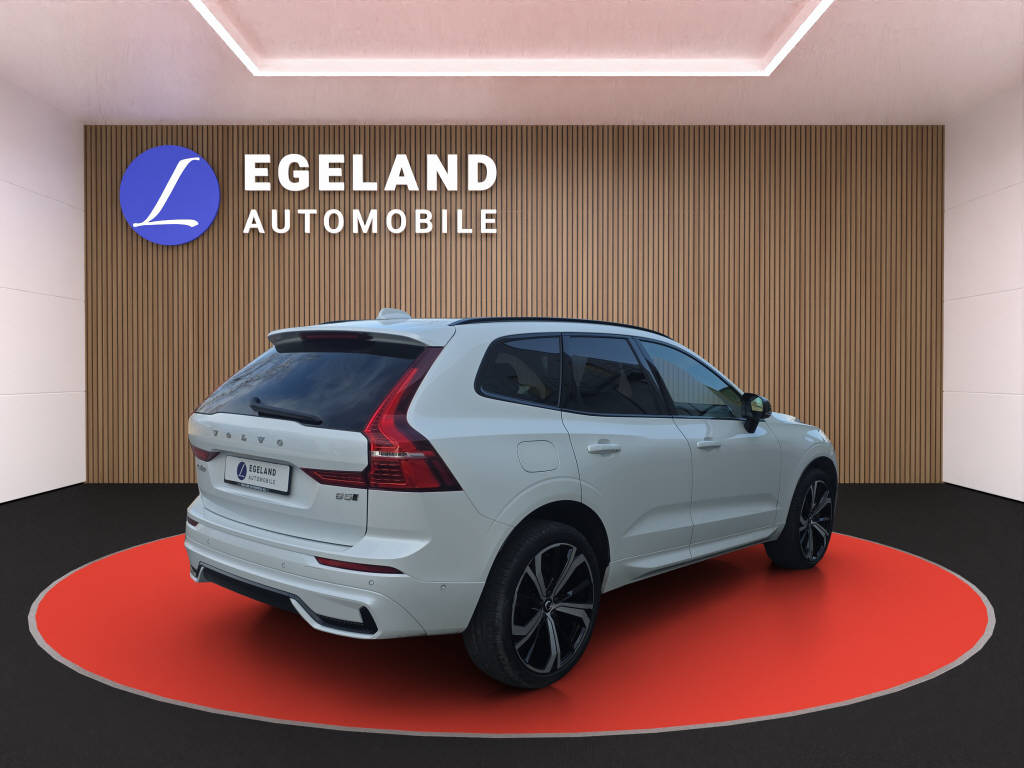 VOLVO XC60 2.0 B5 MH Ultra Dark AWD-image-3