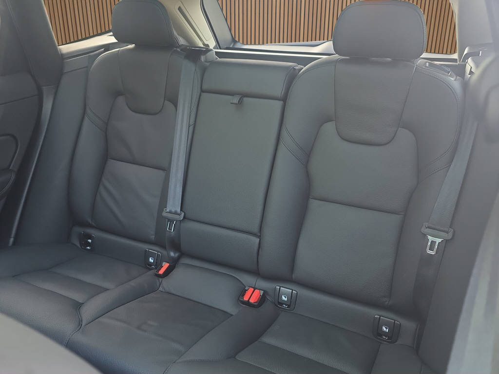 VOLVO XC60 2.0 B5 MH Ultra Dark AWD-image-19