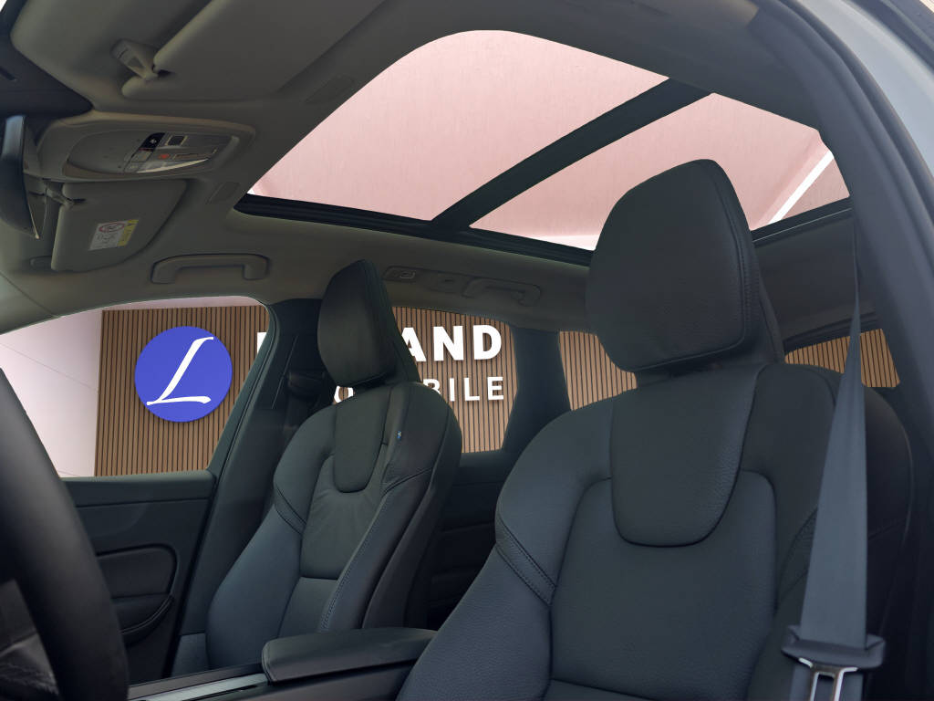VOLVO XC60 2.0 B5 MH Ultra Dark AWD-image-12