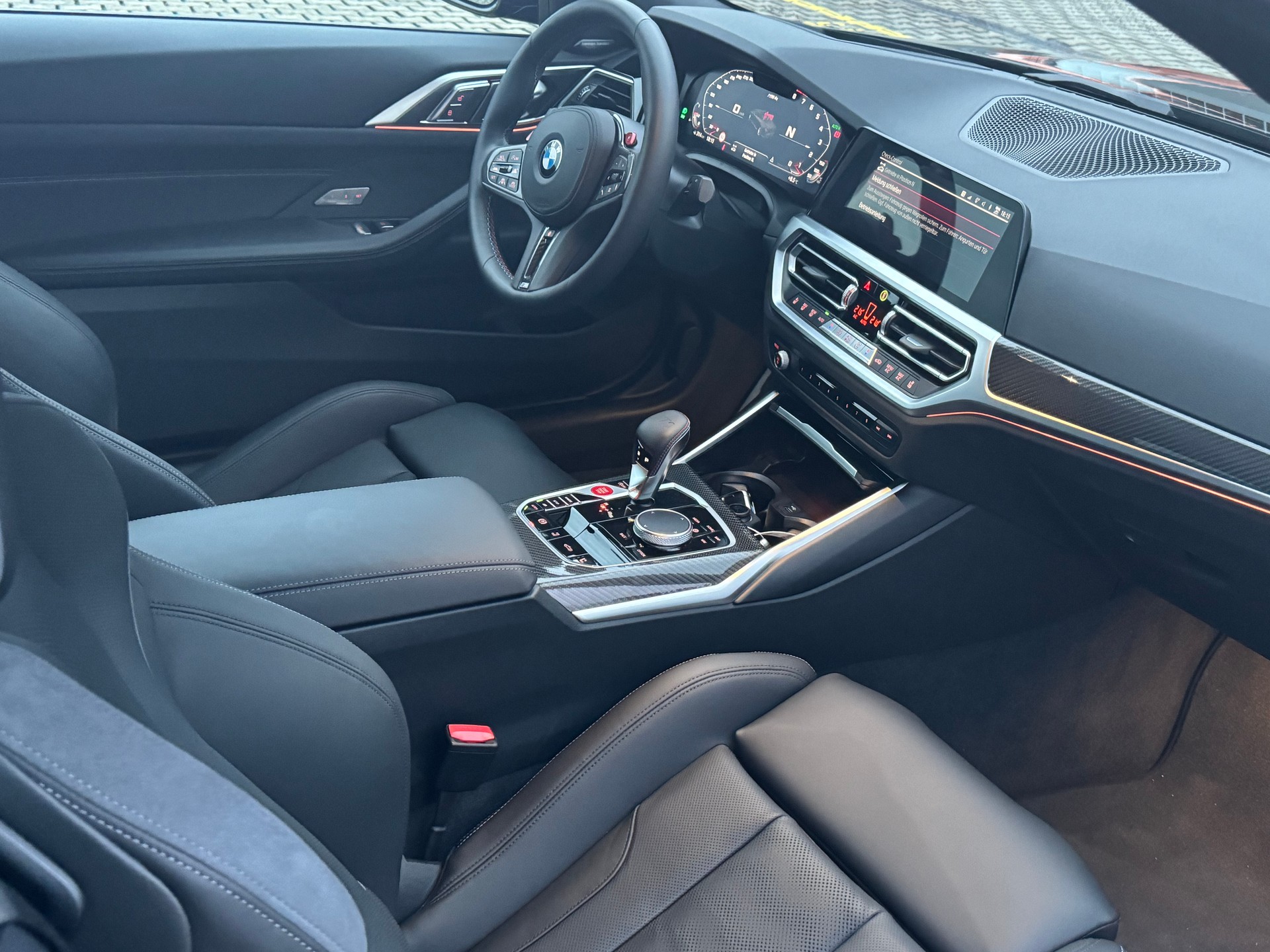 BMW M4 Cabrio Competition M xDrive-image-4