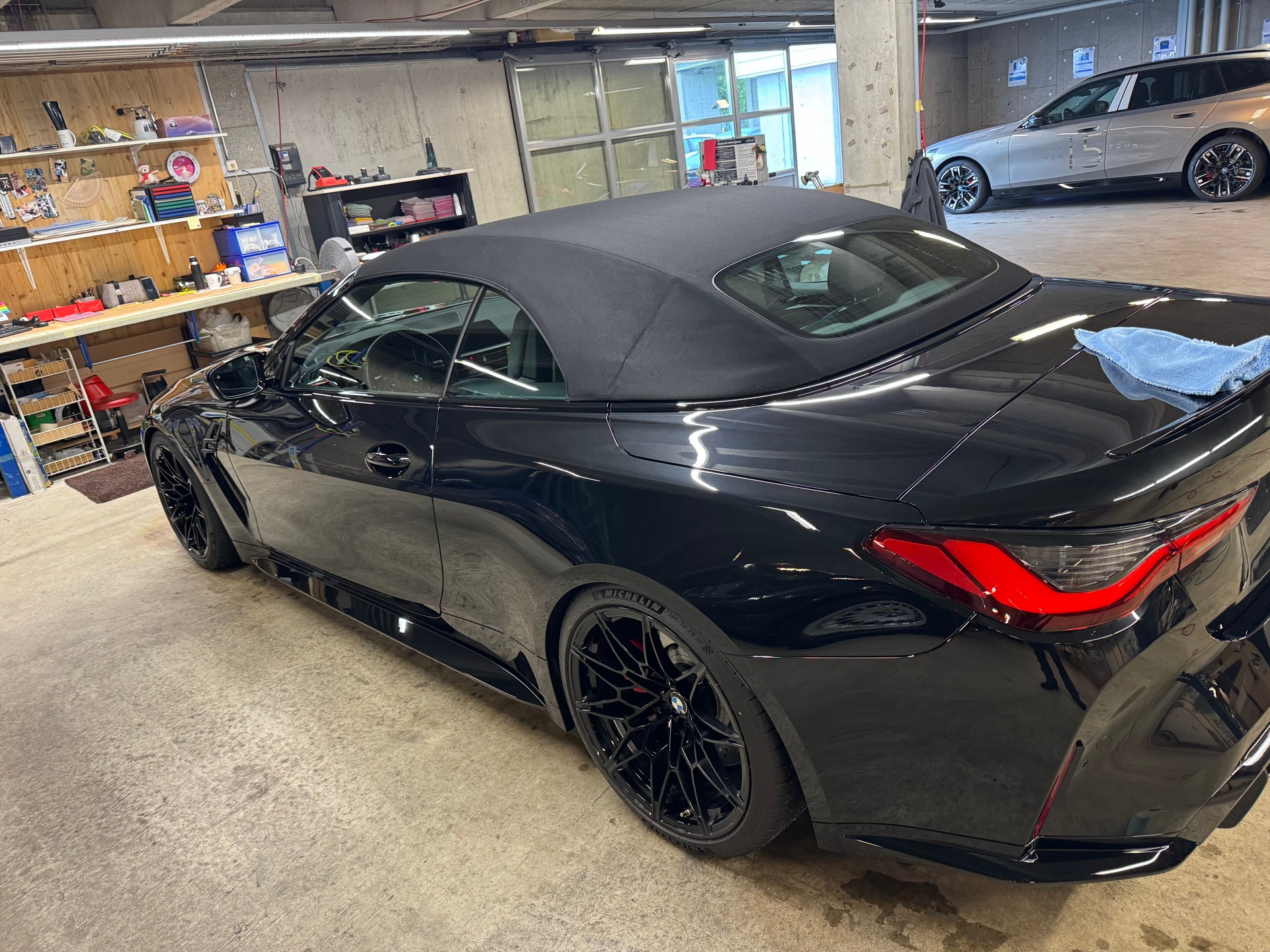 BMW M4 Cabrio Competition M xDrive-image-6