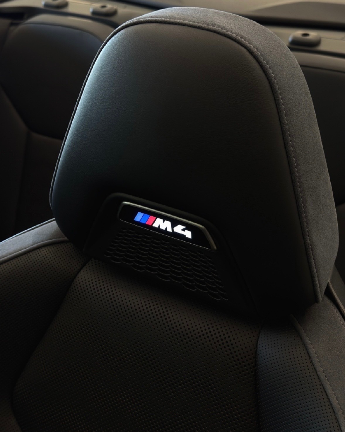 BMW M4 Cabrio Competition M xDrive-image-11