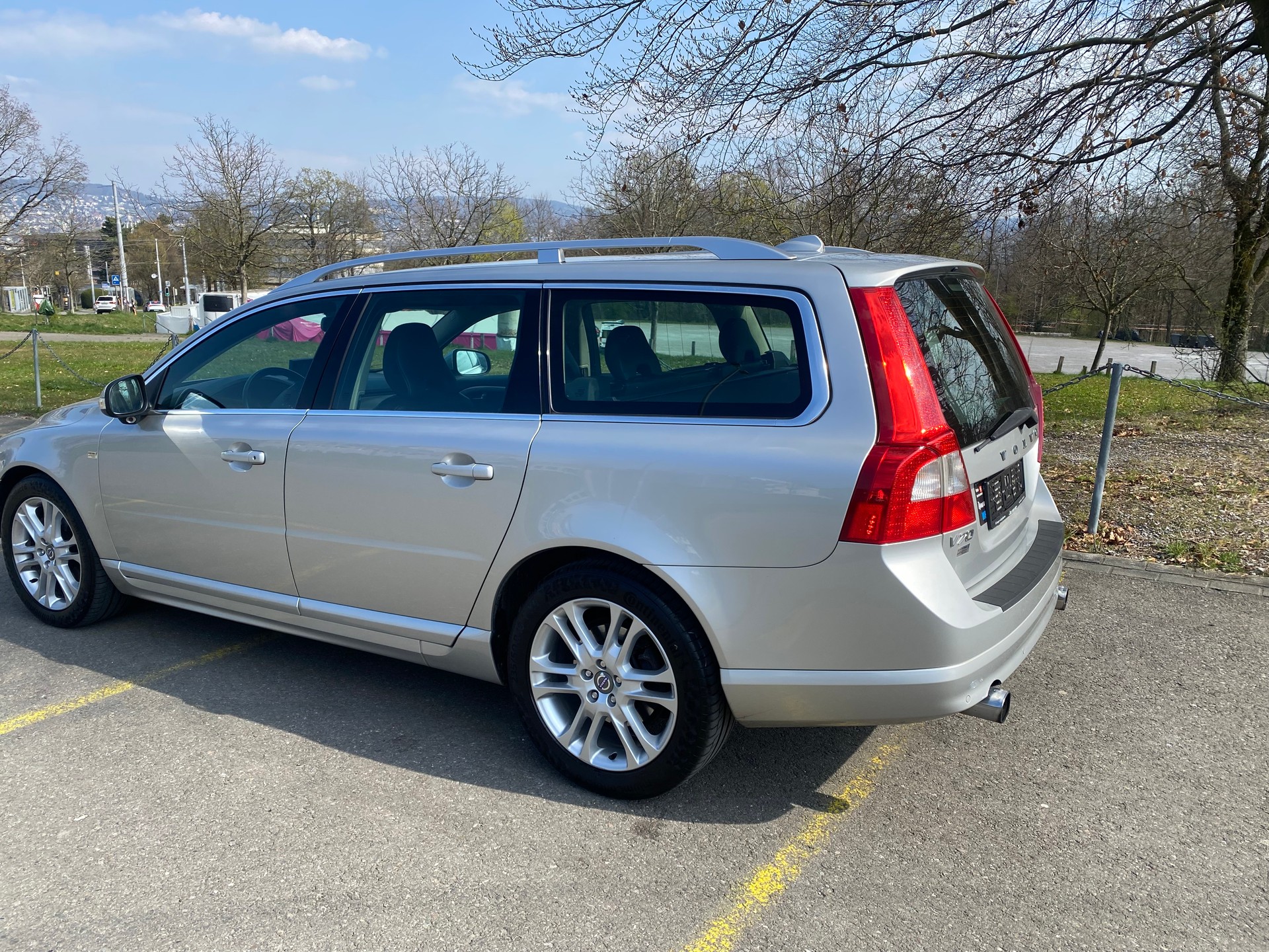 VOLVO V70 2.5T Summum Geartronic-image-2