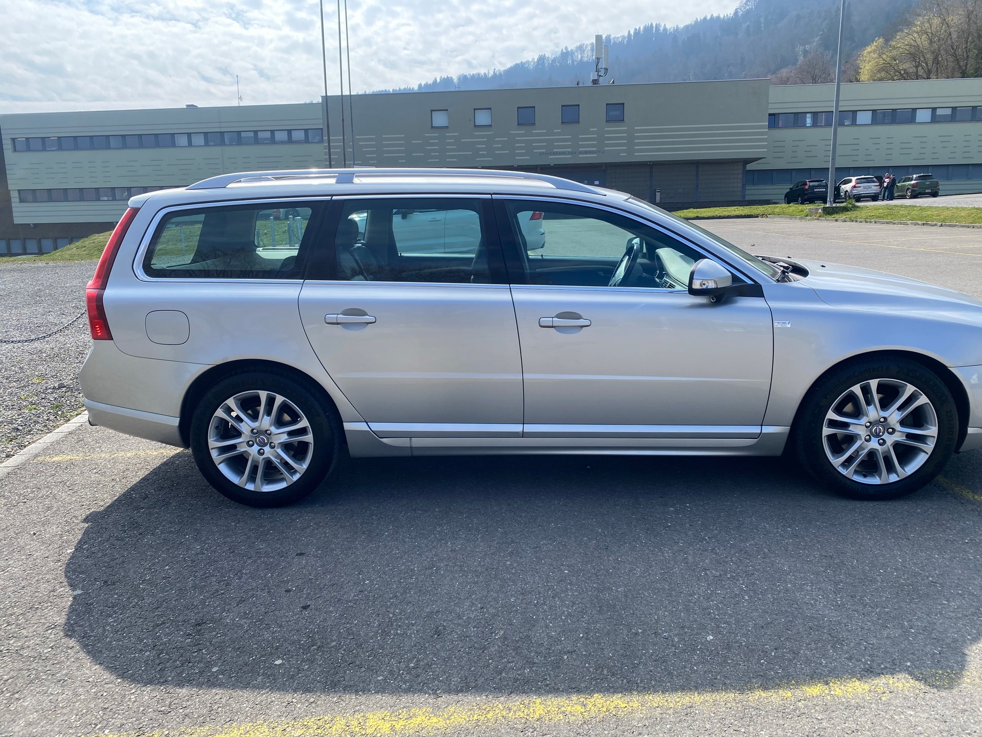 VOLVO V70 2.5T Summum Geartronic-image-1