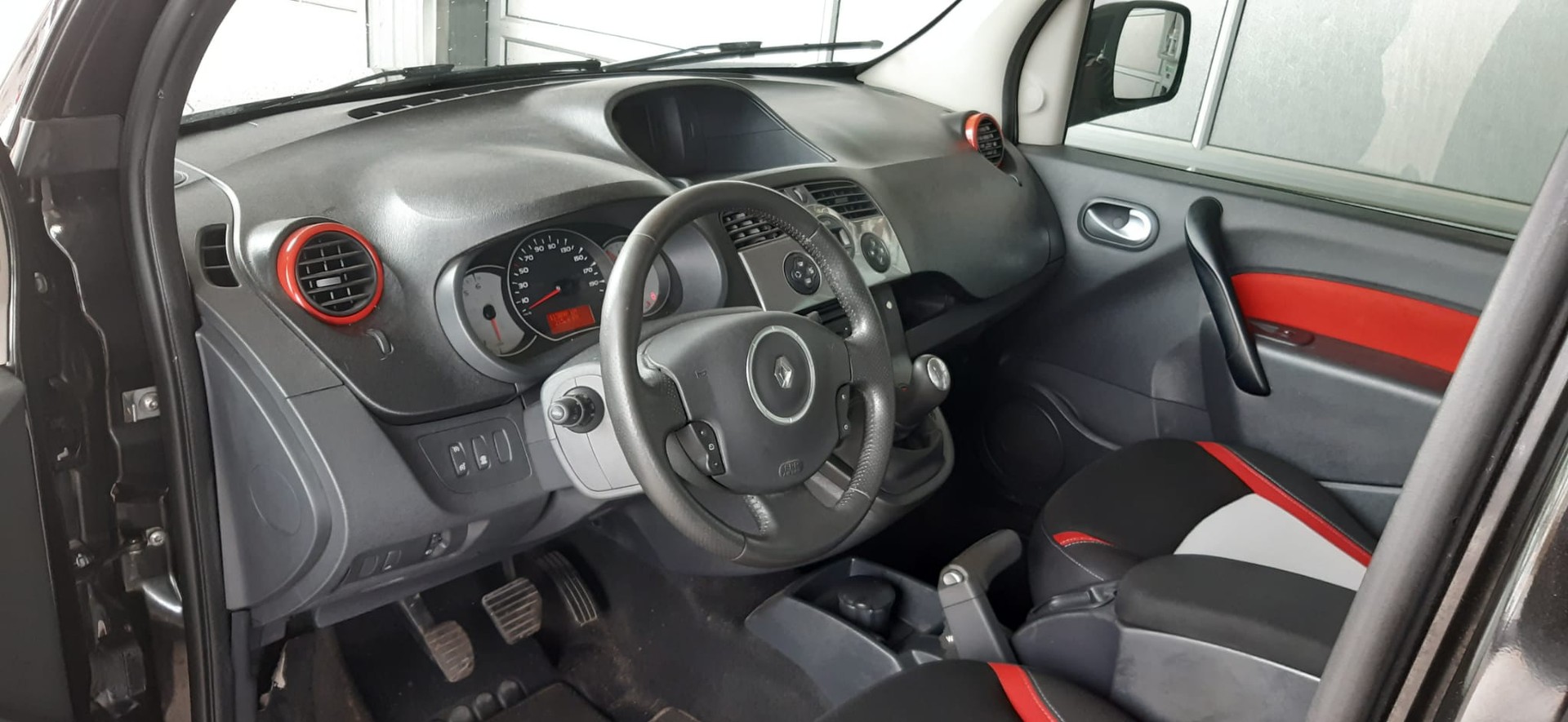 RENAULT Kangoo 1.6 16V Dynamique-image-11