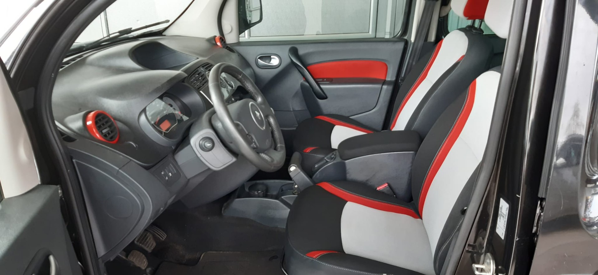 RENAULT Kangoo 1.6 16V Dynamique-image-12