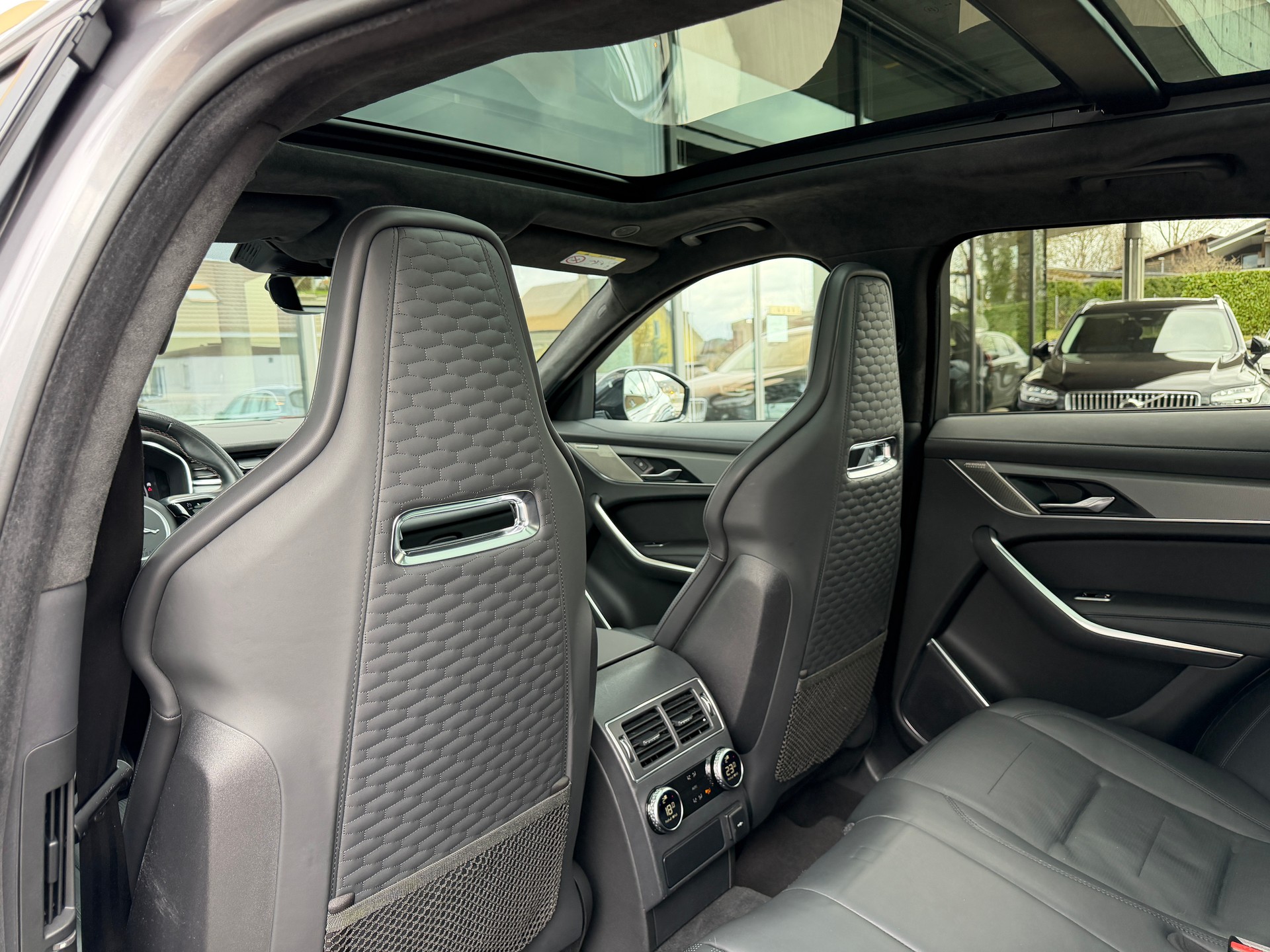 JAGUAR F-Pace 5.0 V8 SVR P550 AWD-image-23