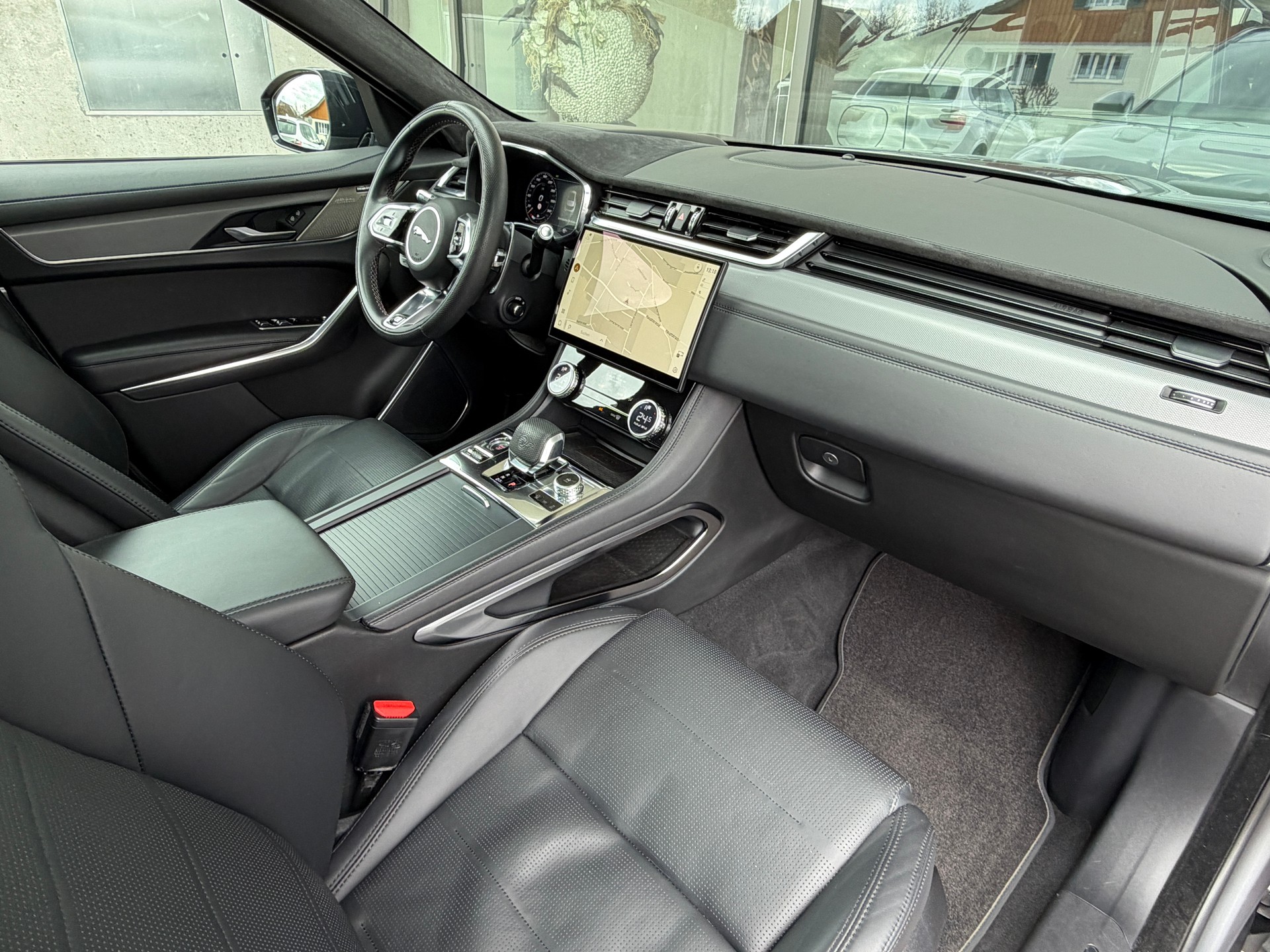 JAGUAR F-Pace 5.0 V8 SVR P550 AWD-image-14