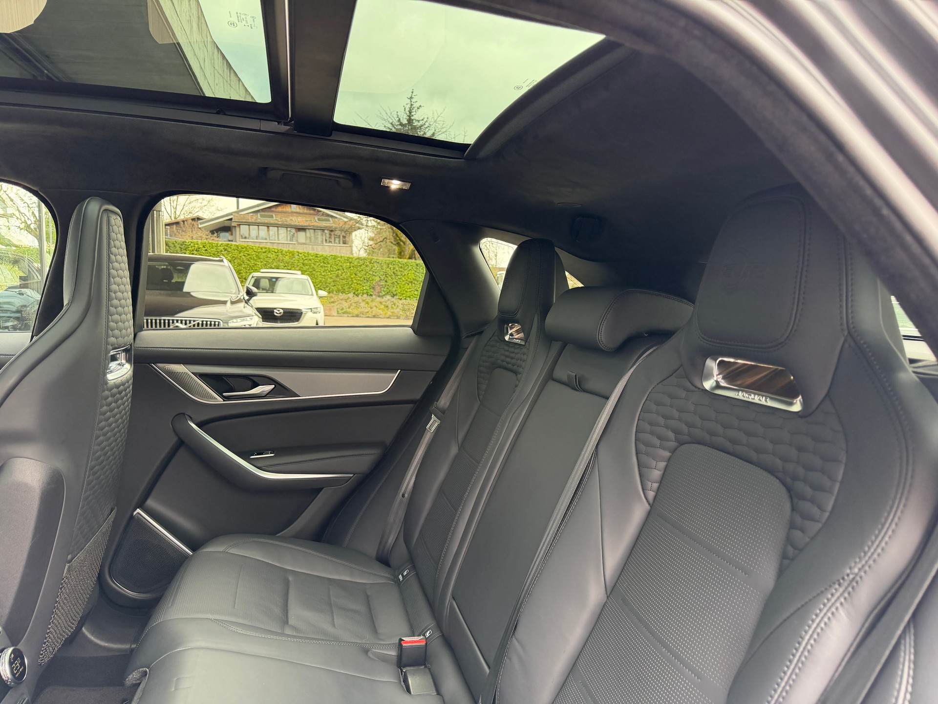 JAGUAR F-Pace 5.0 V8 SVR P550 AWD-image-22