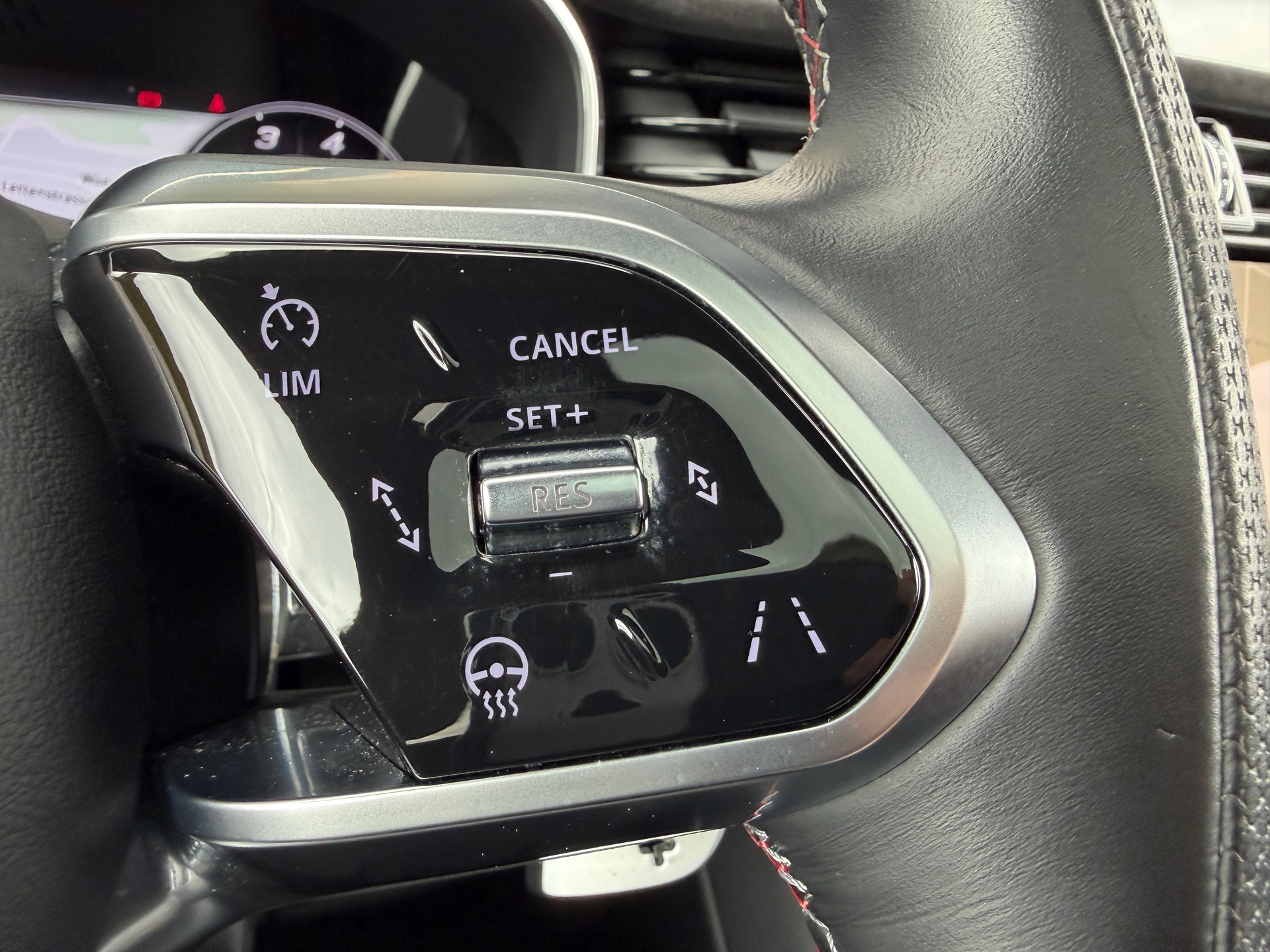 JAGUAR F-Pace 5.0 V8 SVR P550 AWD-image-28