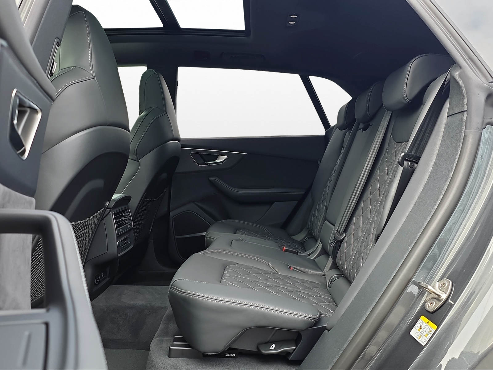 AUDI Q8 SUV TFSI e quattro 290 kW Attraction tiptronic-image-10