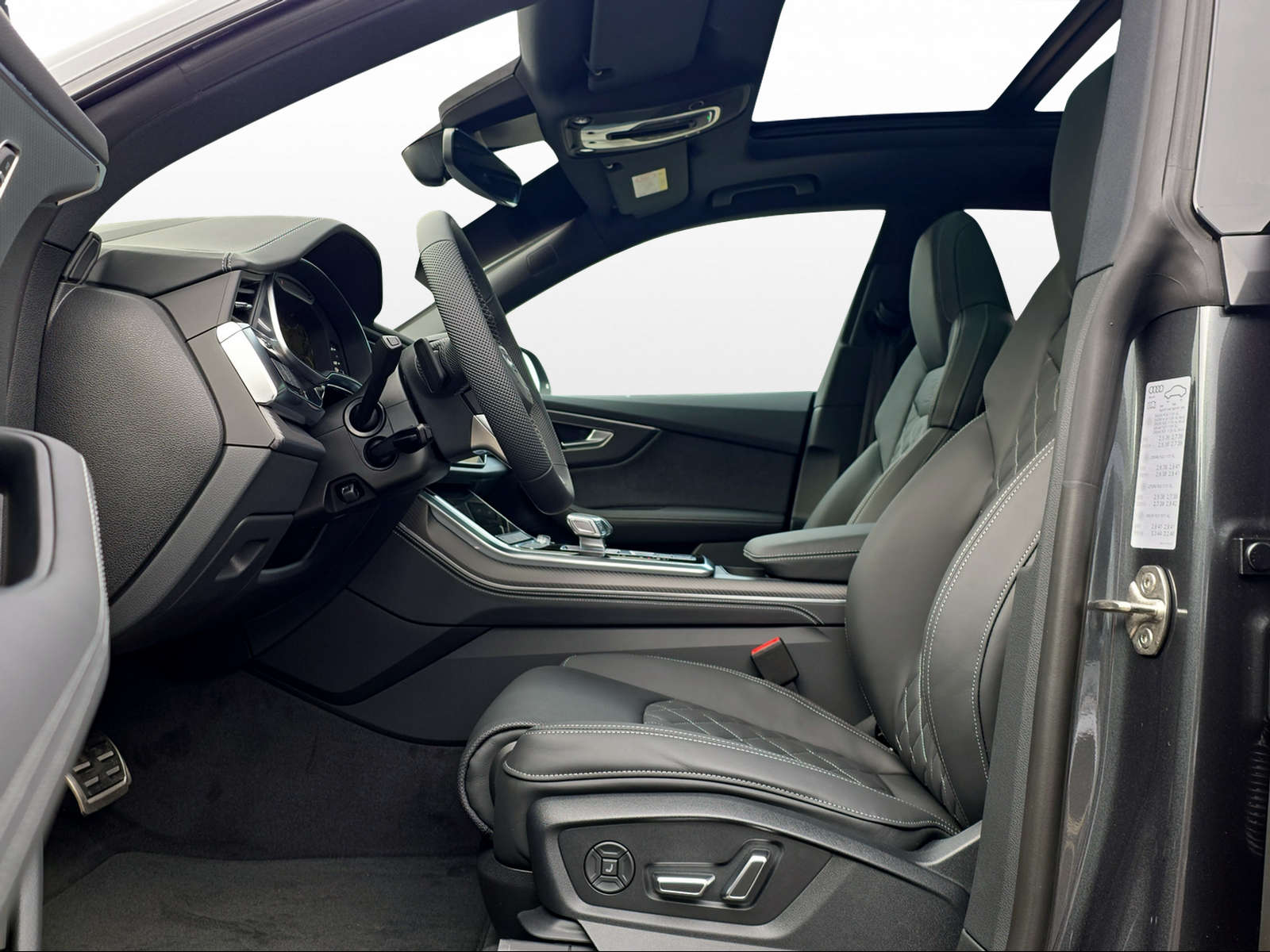 AUDI Q8 SUV TFSI e quattro 290 kW Attraction tiptronic-image-6