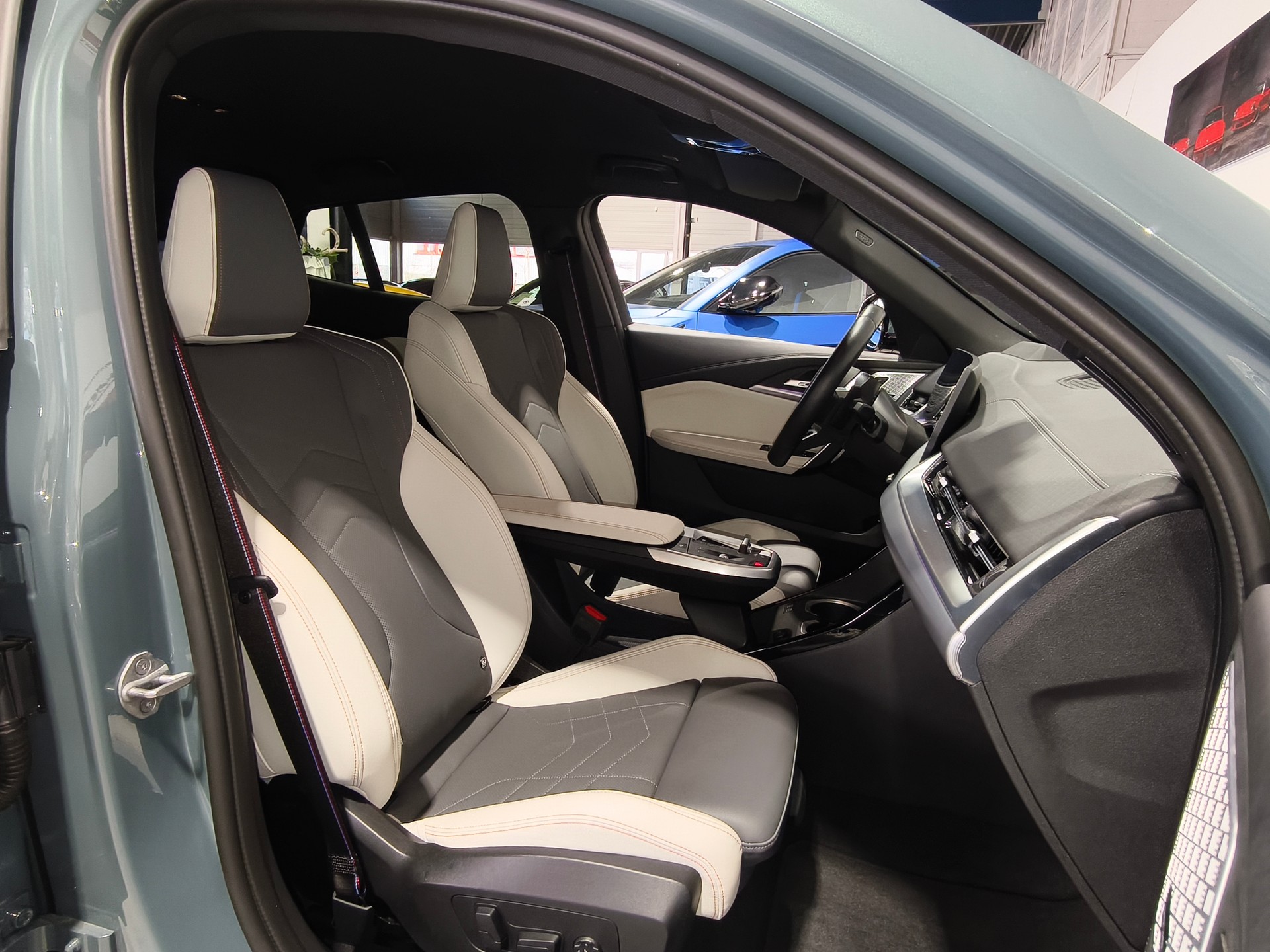 BMW X2 20d xDrive M-Sport CH FAHRZEUG-image-11