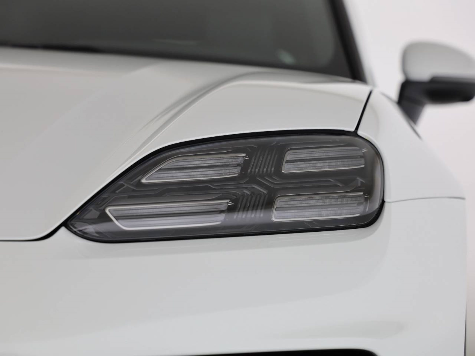 PORSCHE Macan-image-16