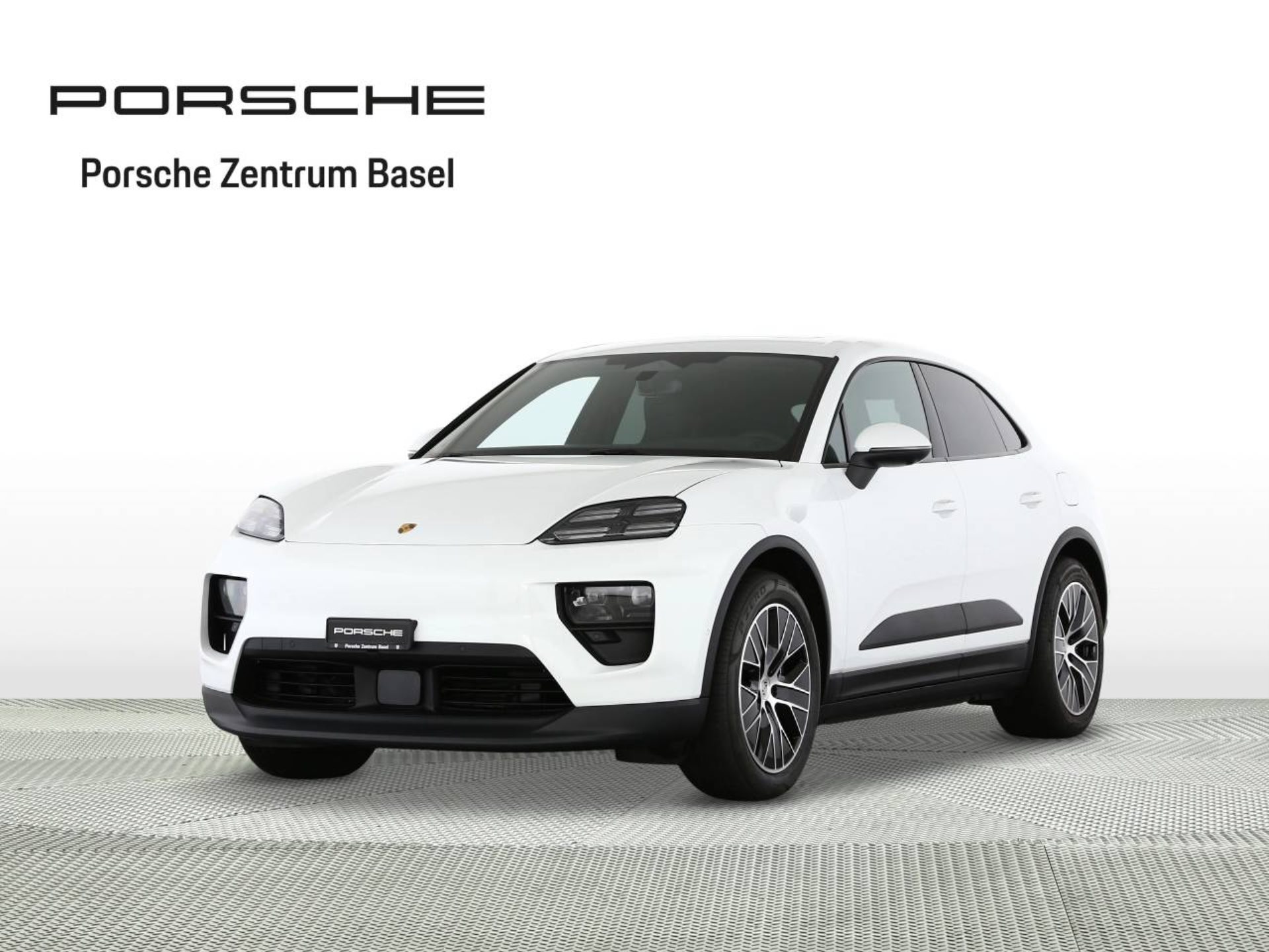 PORSCHE Macan-image-0