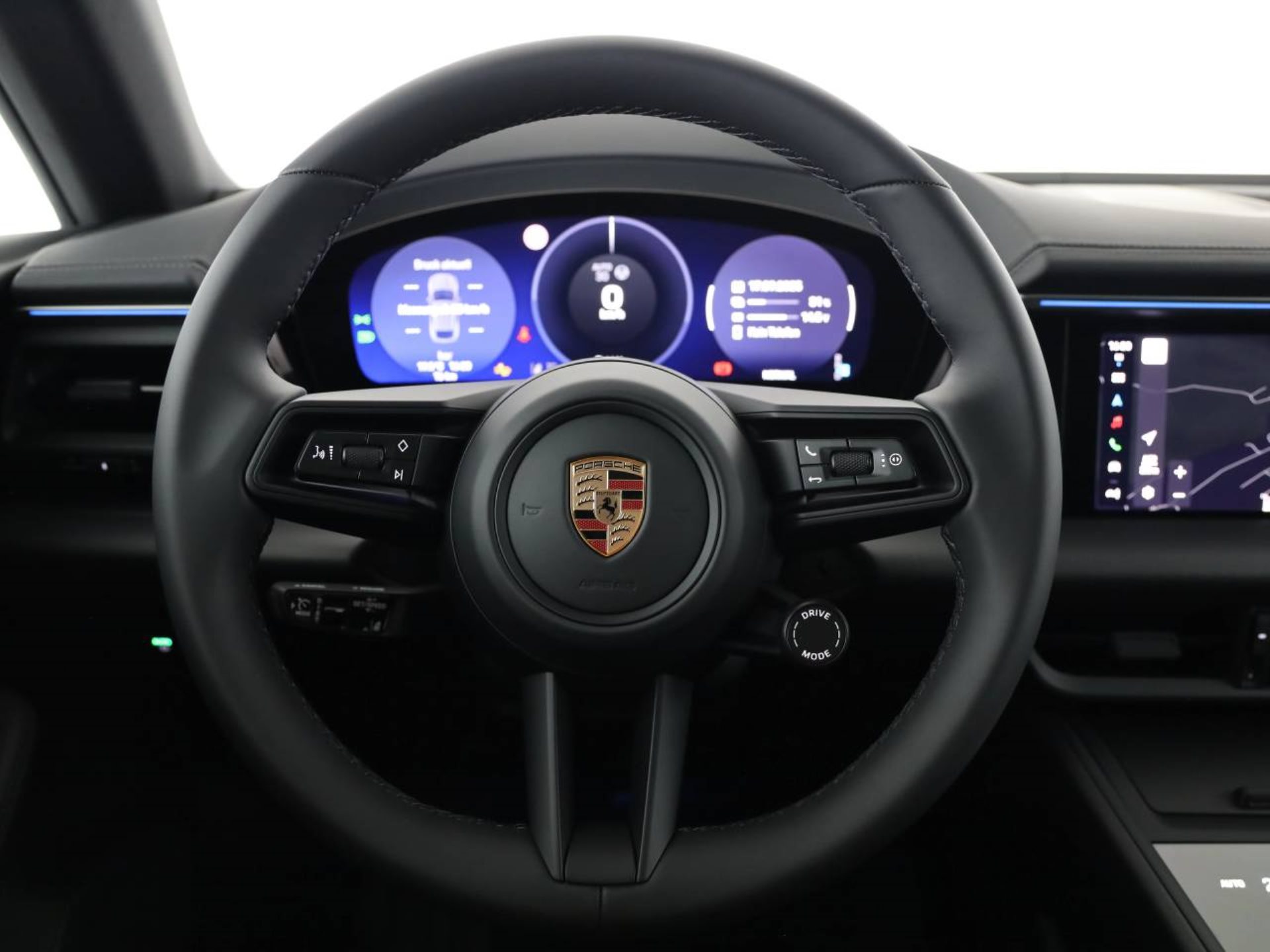 PORSCHE Macan-image-8