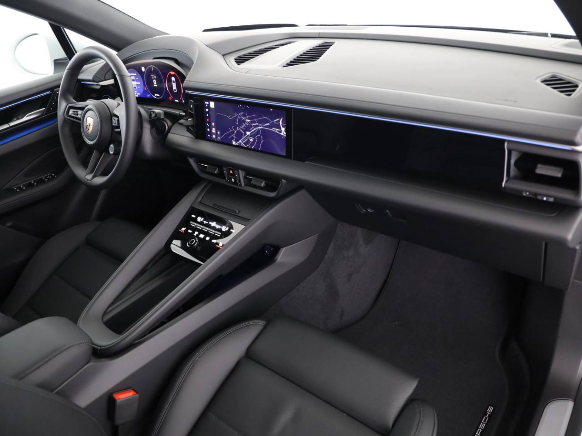 PORSCHE Macan-image-13