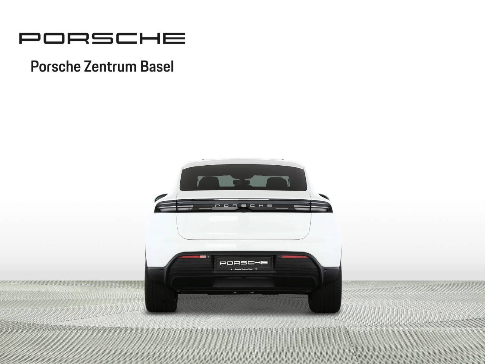 PORSCHE Macan-image-7