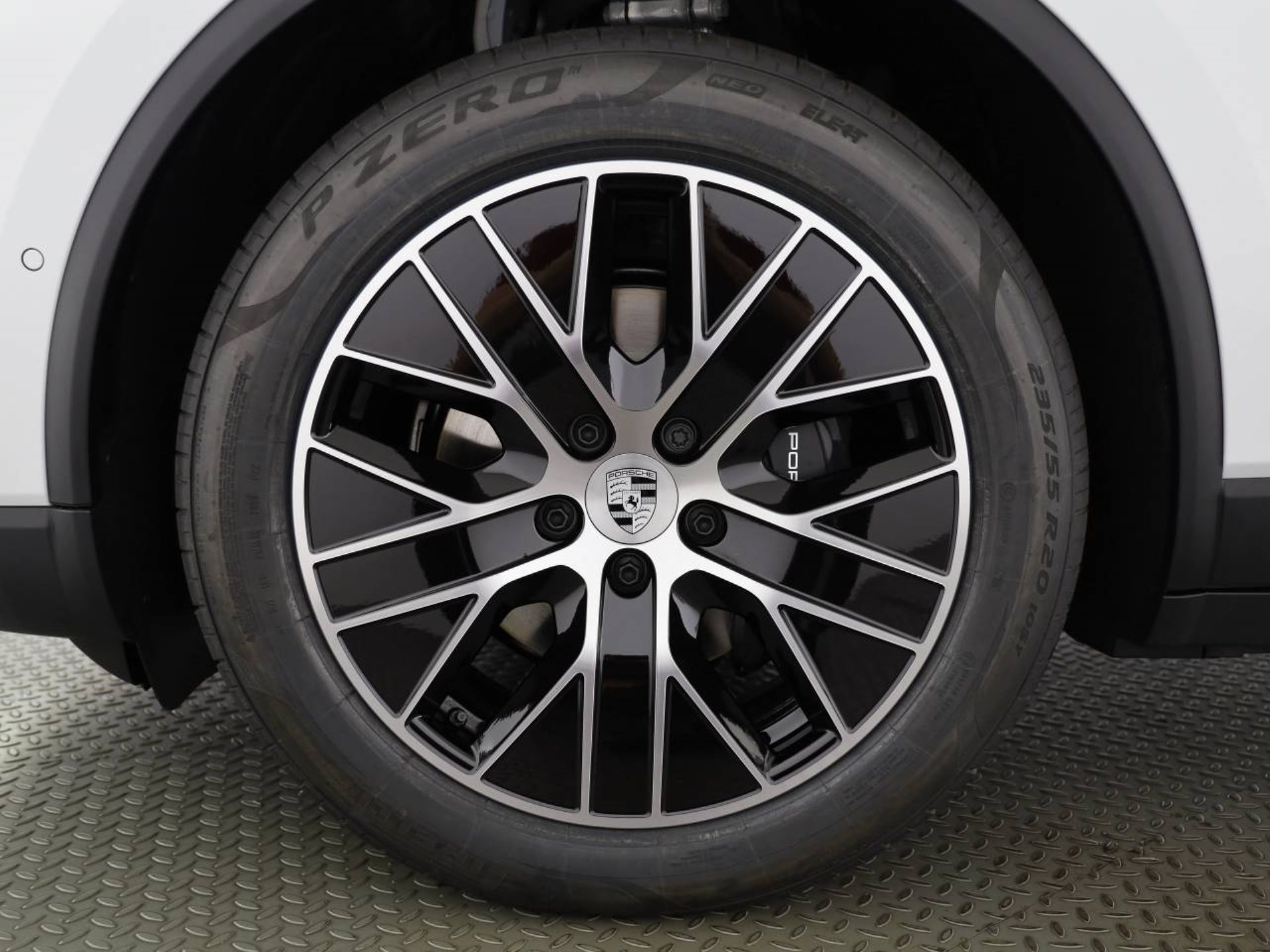 PORSCHE Macan-image-5