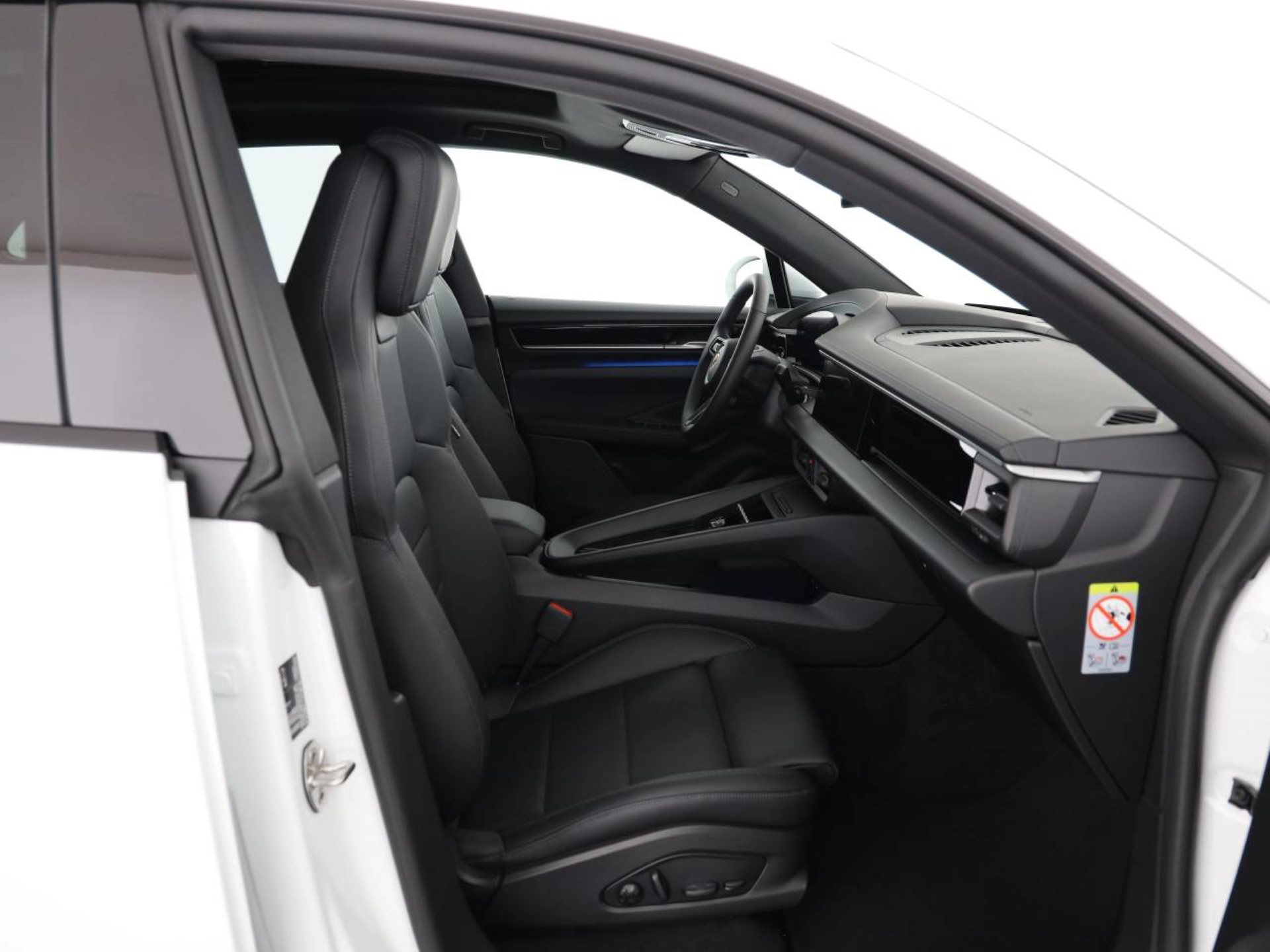 PORSCHE Macan-image-14