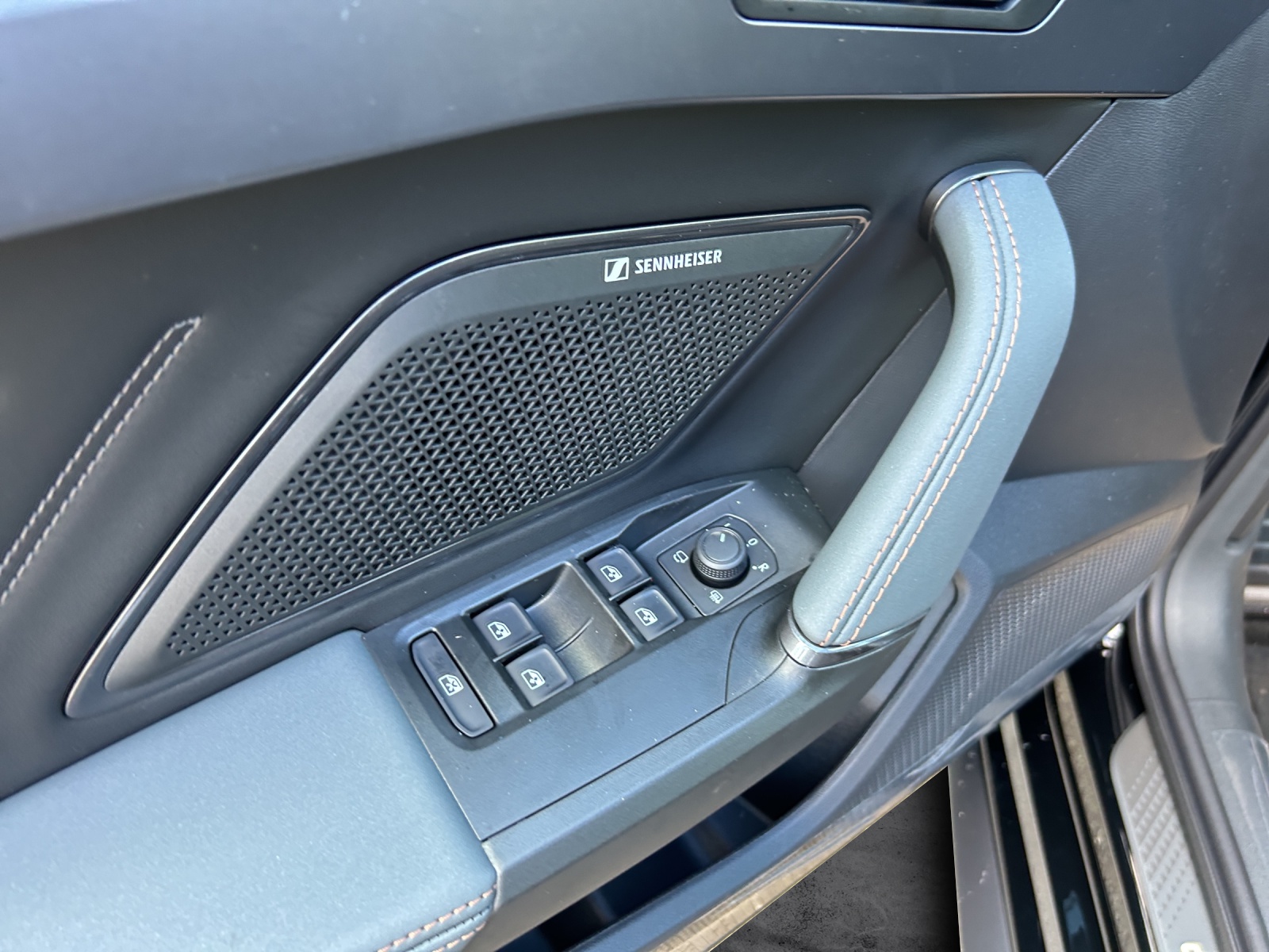 CUPRA LEON 2.0 TSI VZ DSG-image-8