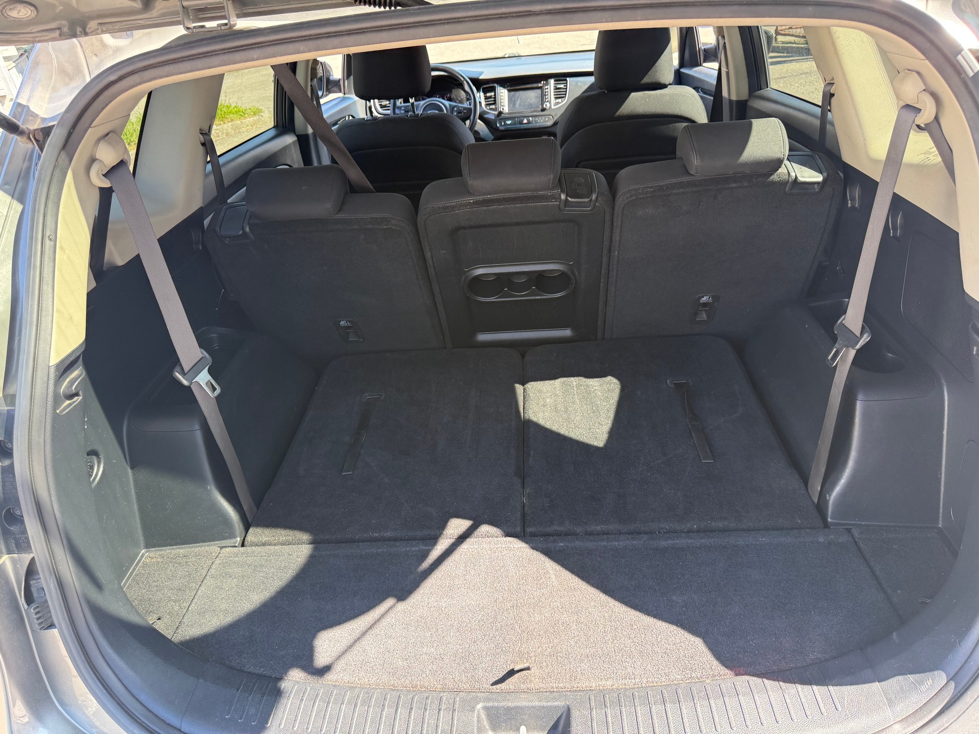 KIA Carens 1.7 CRDi Swiss Eco Edition-image-6