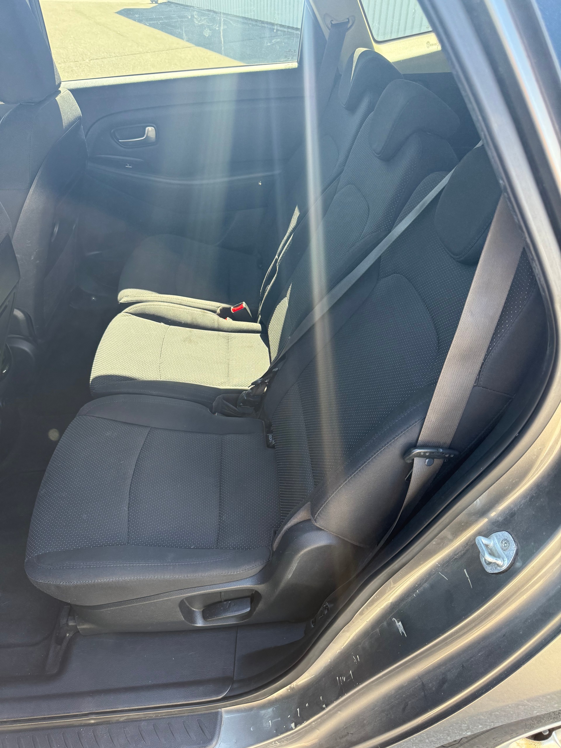 KIA Carens 1.7 CRDi Swiss Eco Edition-image-7