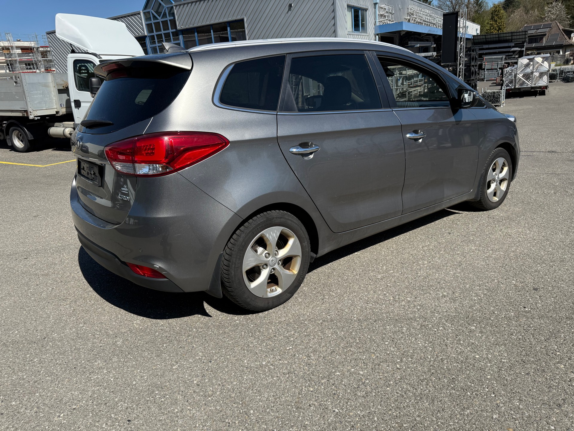 KIA Carens 1.7 CRDi Swiss Eco Edition-image-3