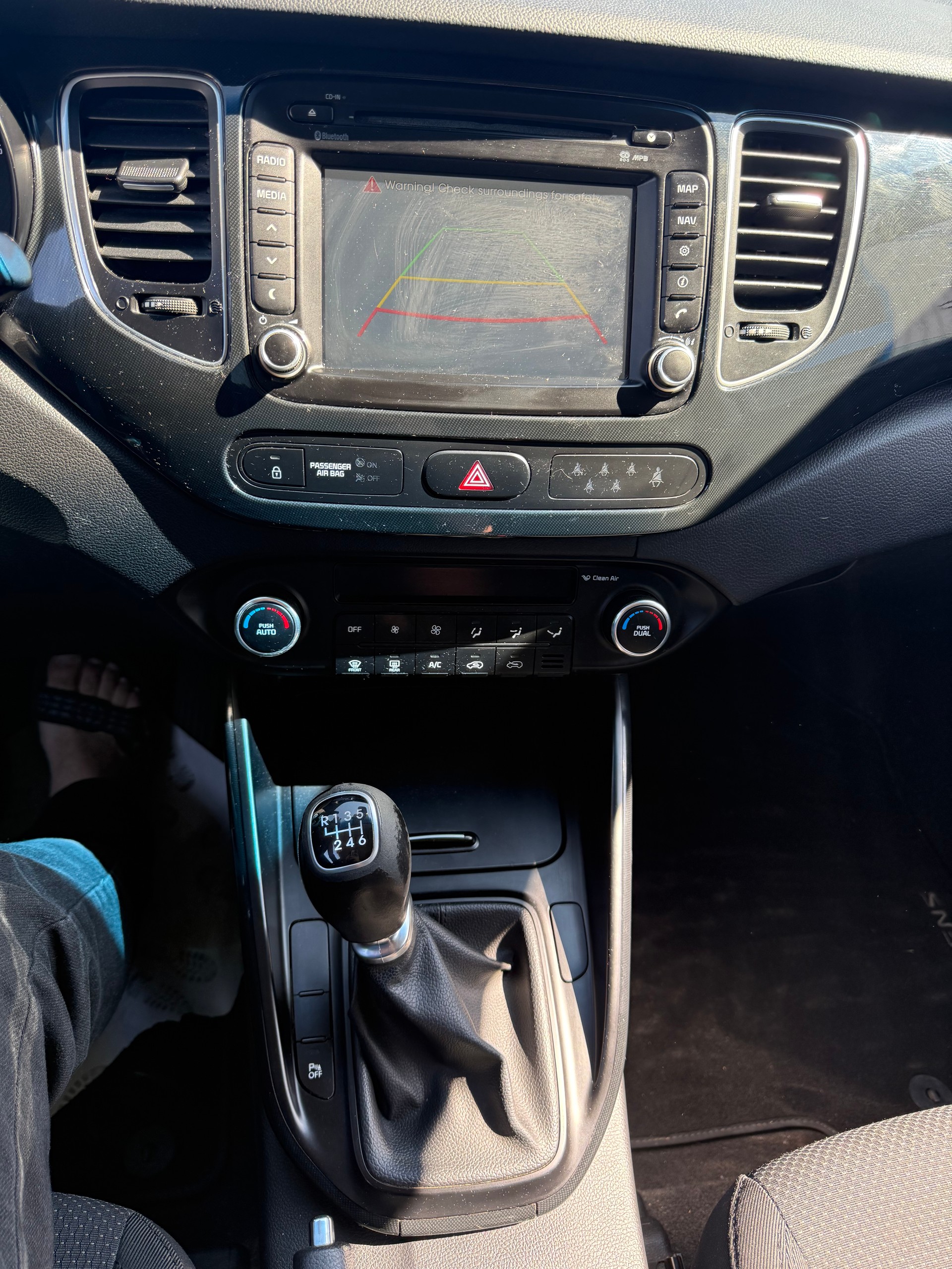 KIA Carens 1.7 CRDi Swiss Eco Edition-image-9