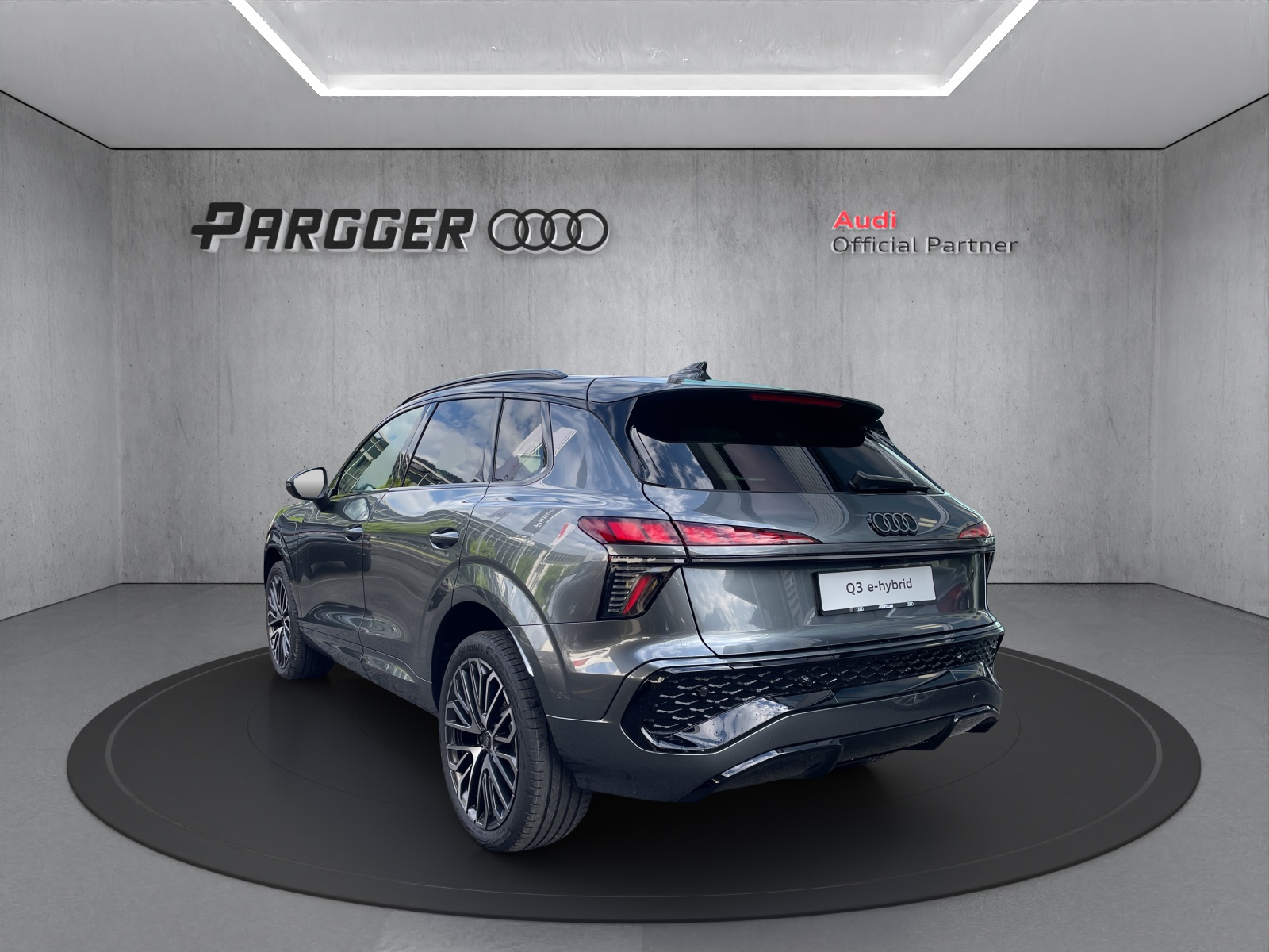 AUDI Q3 SUV e-hybrid 200 kW S tronig-image-4