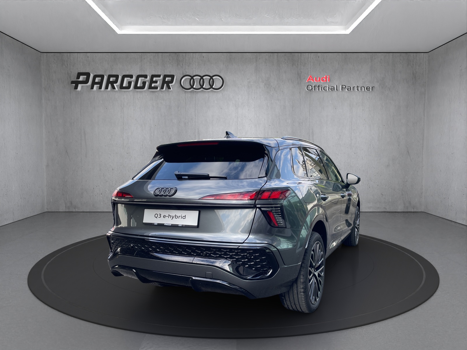 AUDI Q3 SUV e-hybrid 200 kW S tronig-image-5
