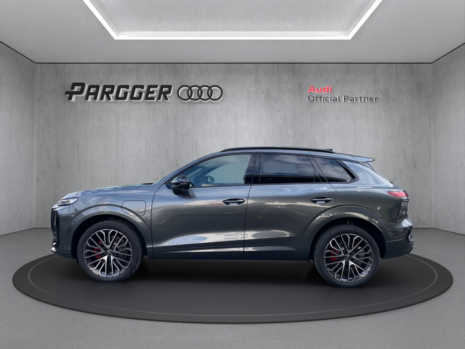 AUDI Q3 SUV e-hybrid 200 kW S tronig-image-2