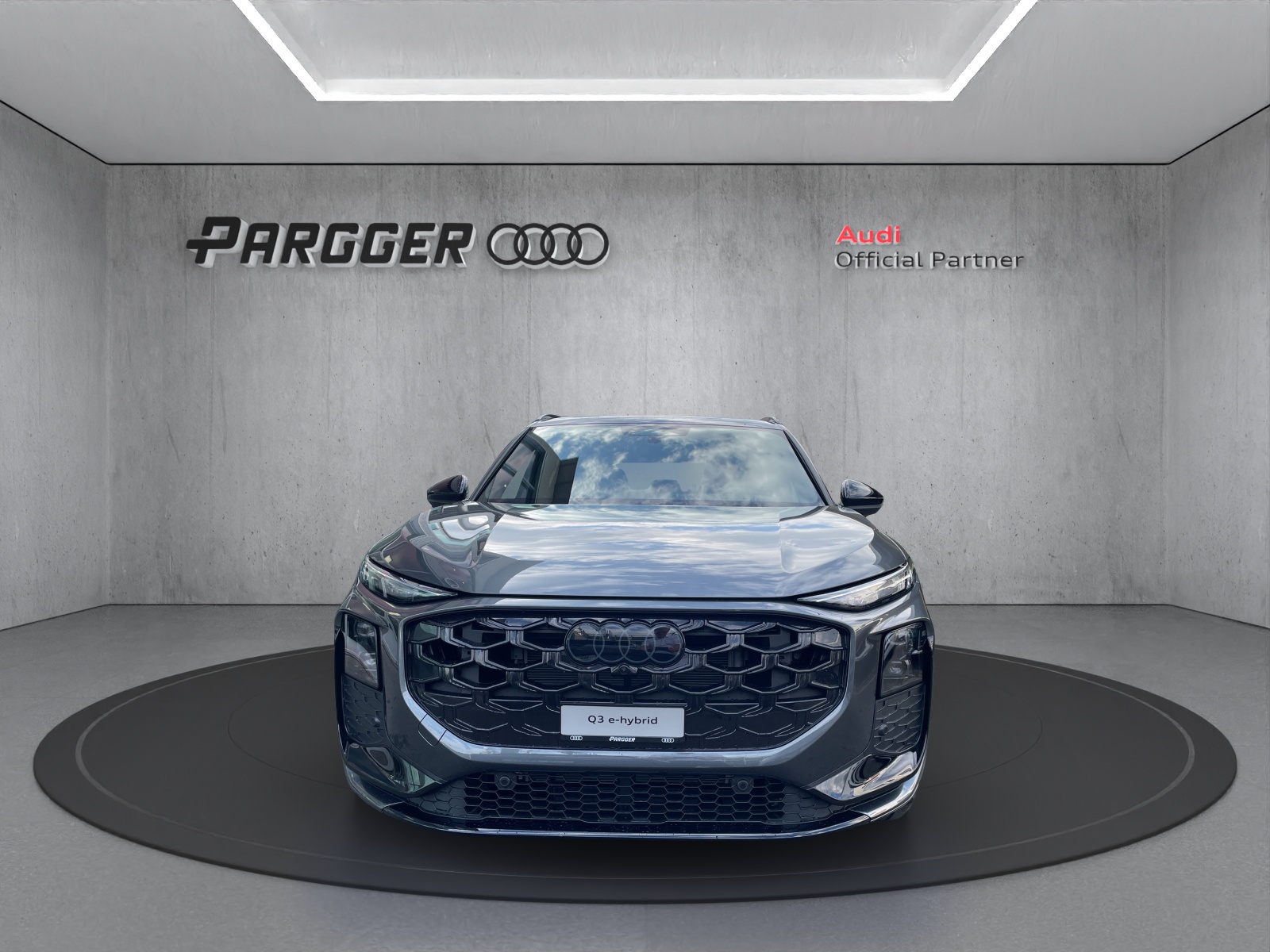 AUDI Q3 SUV e-hybrid 200 kW S tronig-image-1