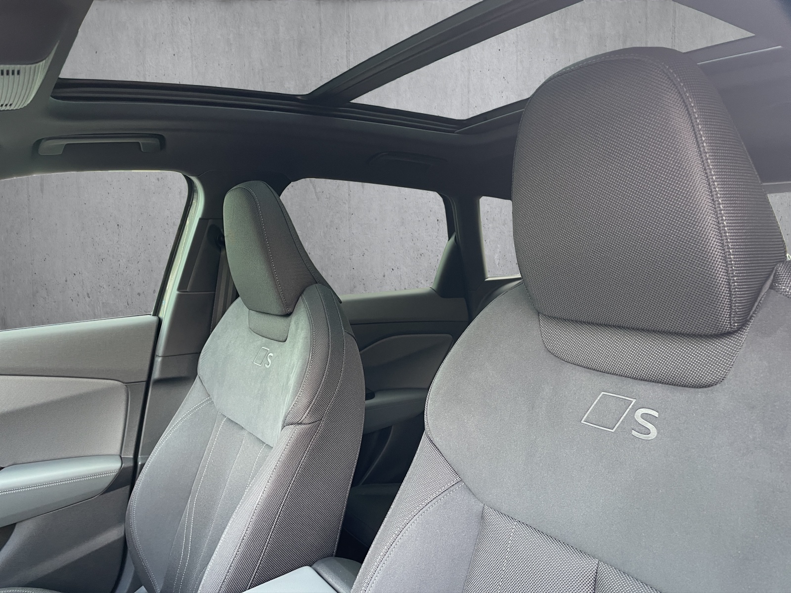AUDI Q3 SUV e-hybrid 200 kW S tronig-image-16