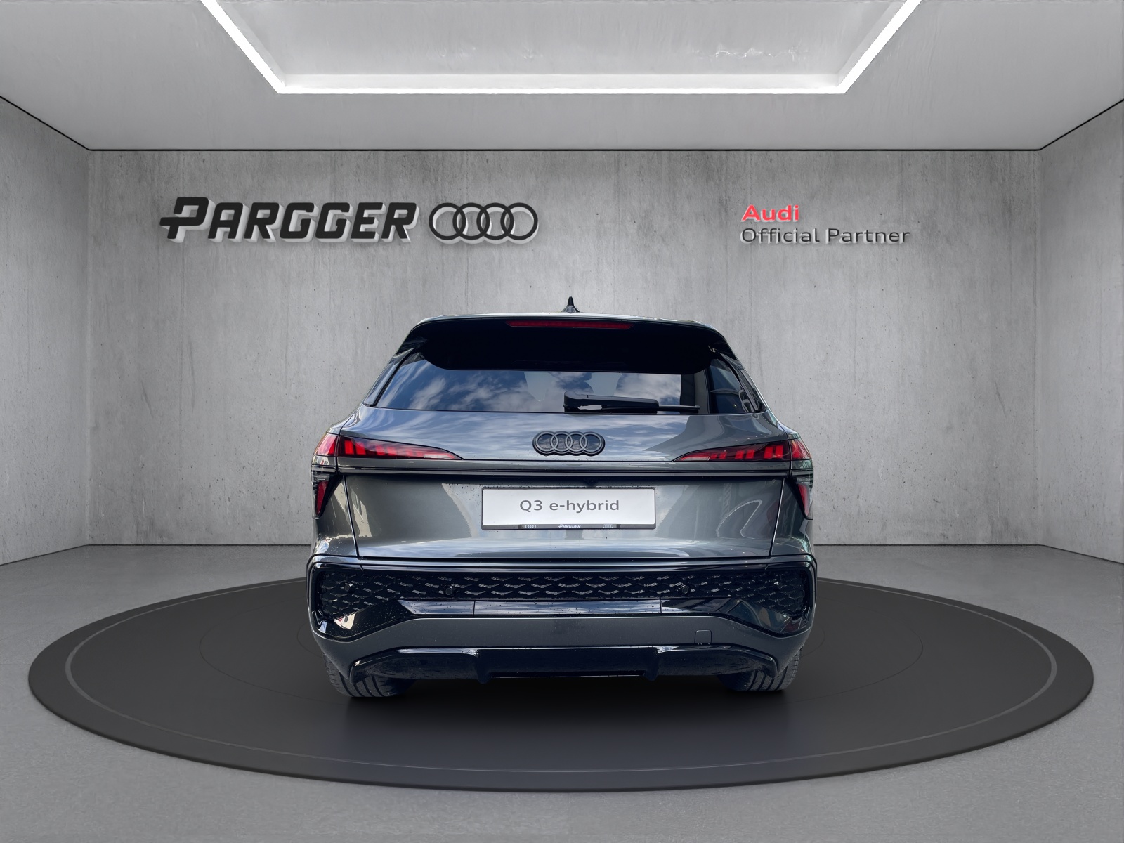 AUDI Q3 SUV e-hybrid 200 kW S tronig-image-3