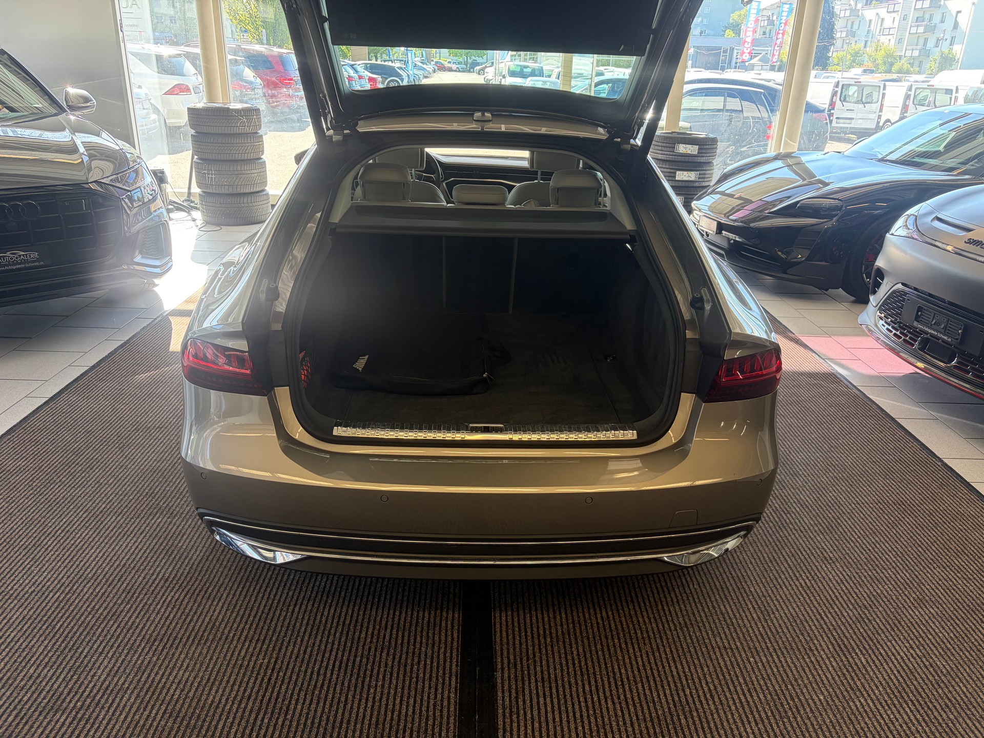 AUDI A7 Sportback 55 TFSI quattro | CH | ERSTBESITZ | Leder Valcona Beige | Nachtsicht | AHK | HeadUp | Luftfederung |-image-24