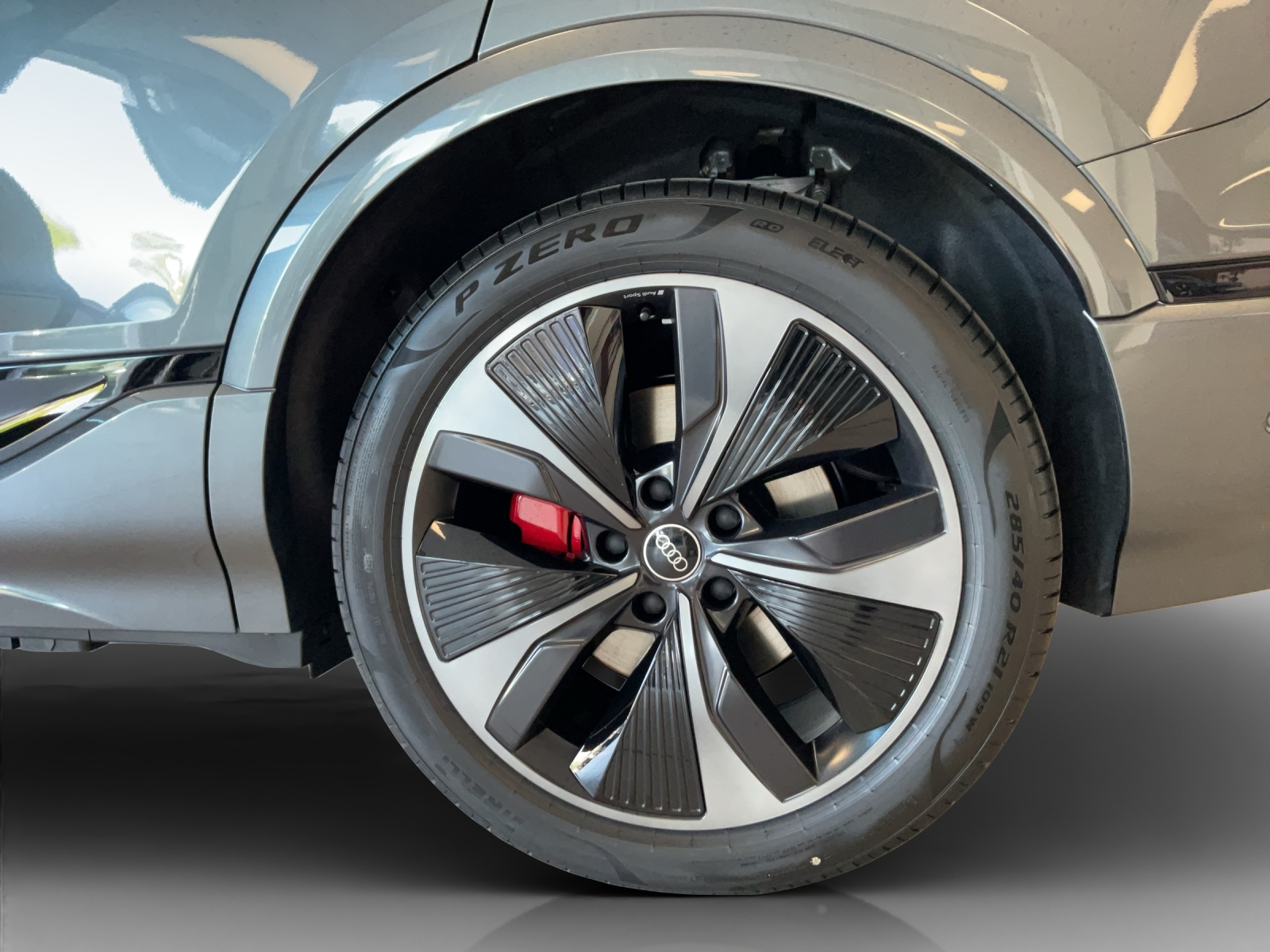 AUDI SQ6 Sportback e-tron quattro-image-13