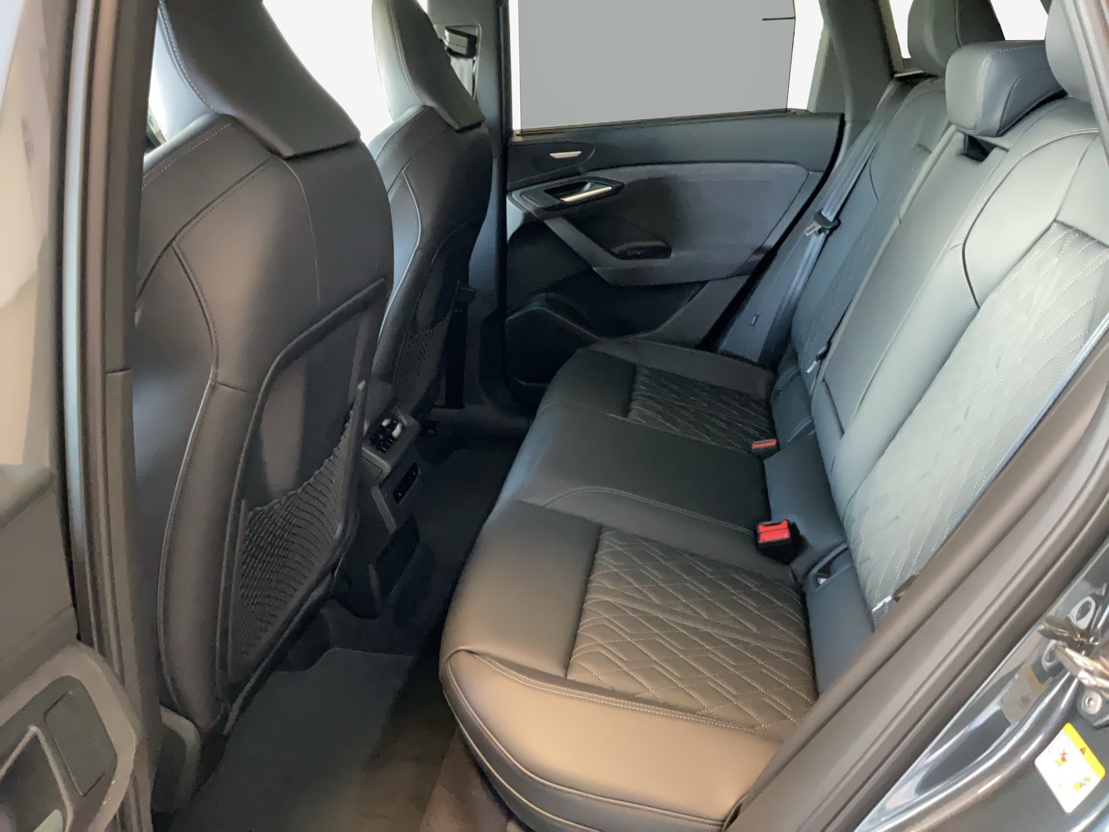 AUDI SQ6 Sportback e-tron quattro-image-11