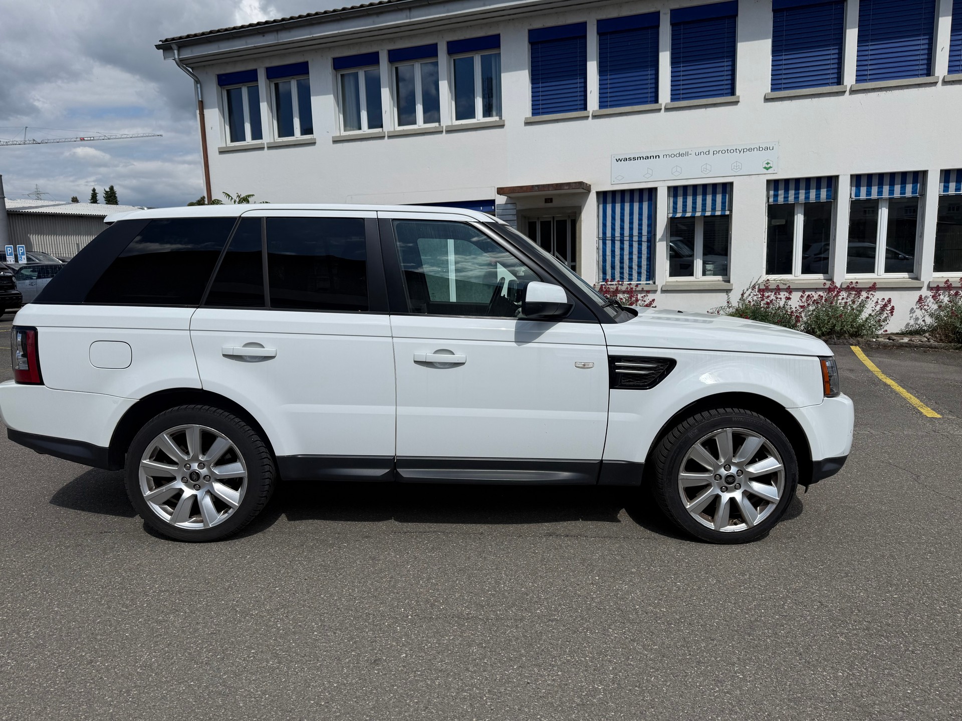LAND ROVER Range Rover Sport 3.0 TDV6 Zermatt Automatic-image-2