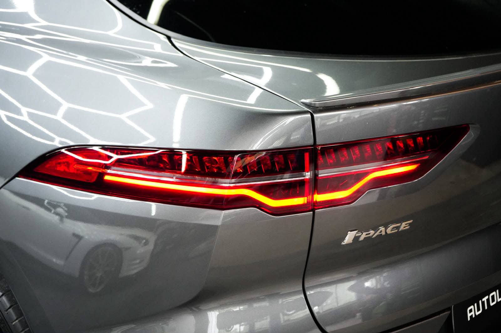 JAGUAR I-Pace EV400 First Edition AWD-image-7