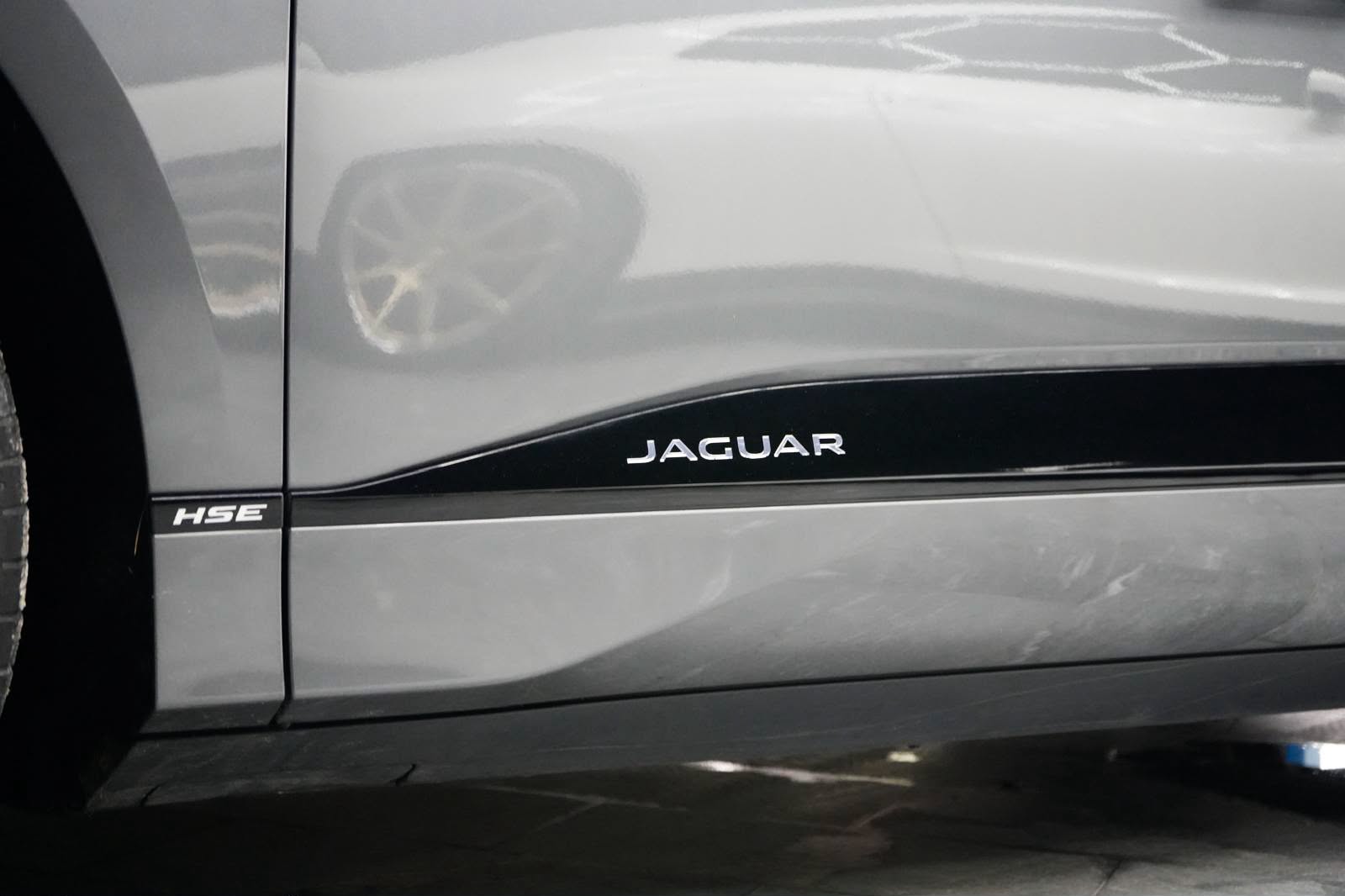 JAGUAR I-Pace EV400 First Edition AWD-image-9