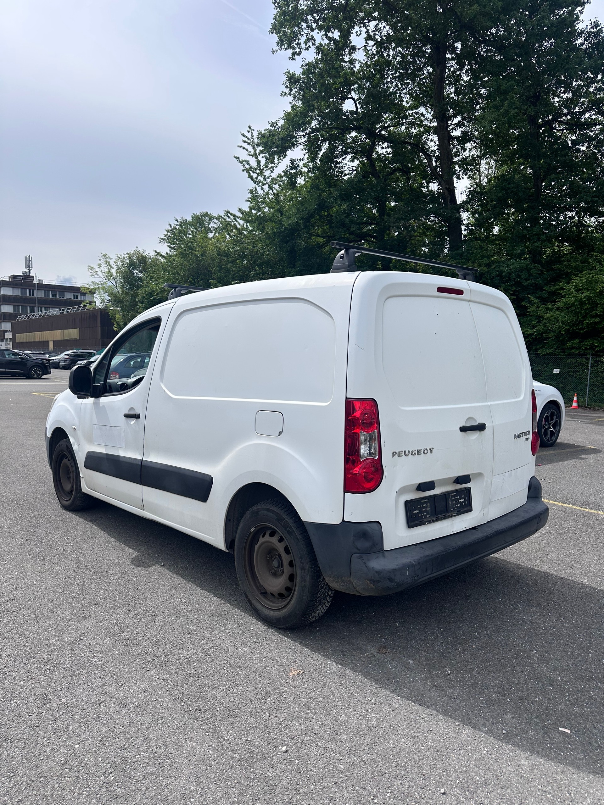 PEUGEOT Partner 1.6 e-HDI Urban Pack-image-2