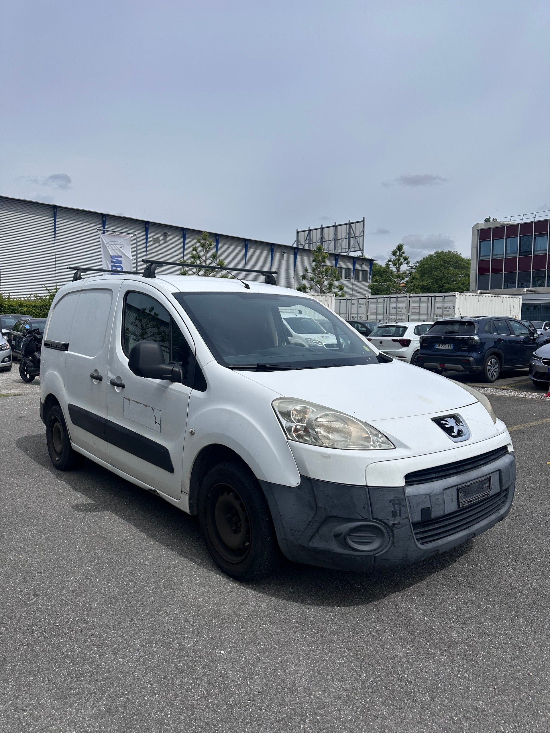 PEUGEOT Partner 1.6 e-HDI Urban Pack-image-5