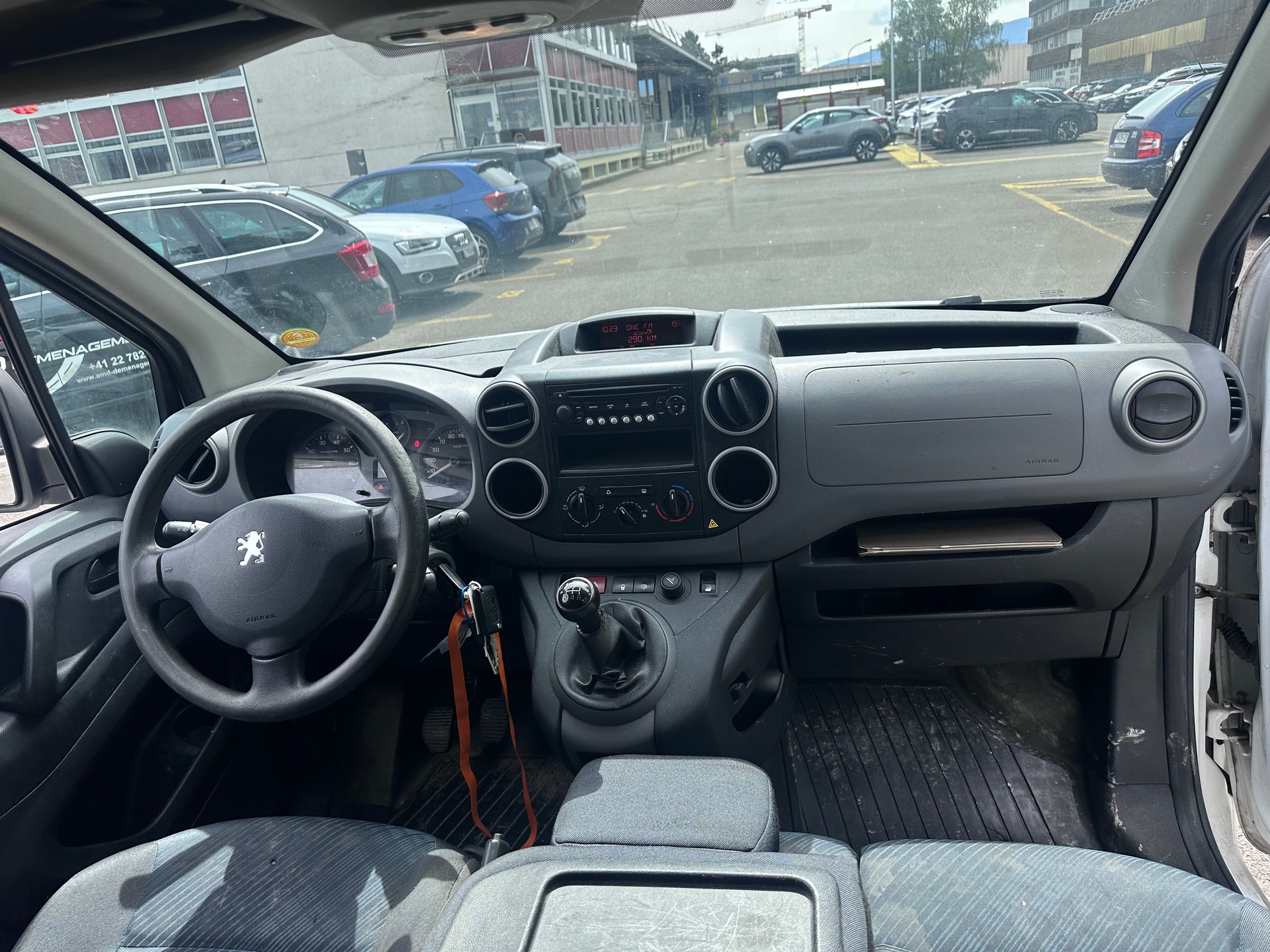 PEUGEOT Partner 1.6 e-HDI Urban Pack-image-7