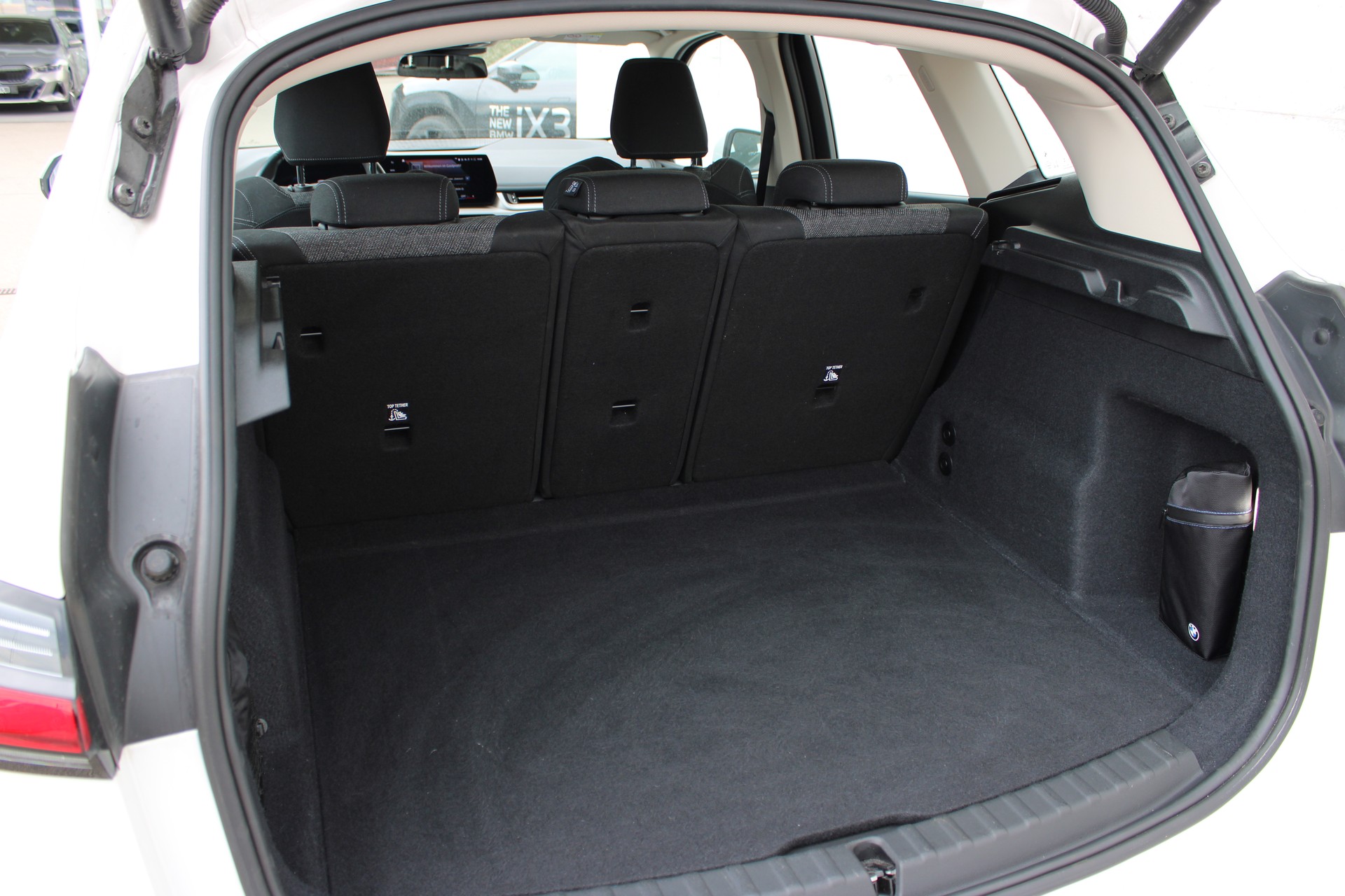 BMW 218i Active Tourer-image-16