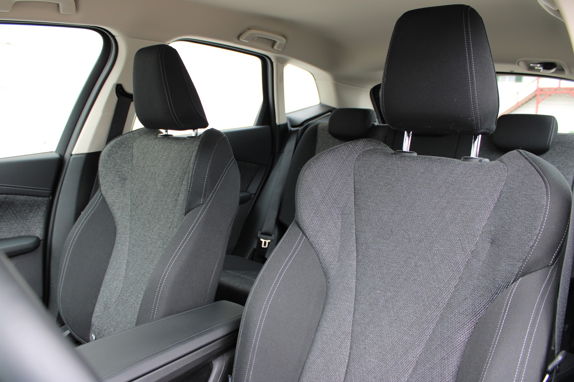 BMW 218i Active Tourer-image-8
