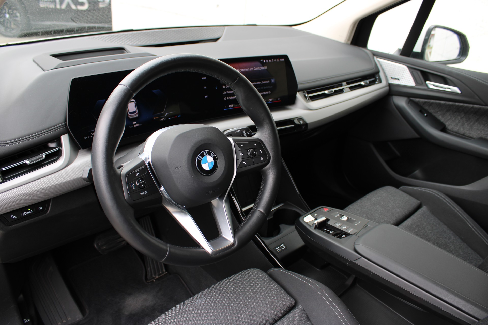 BMW 218i Active Tourer-image-7