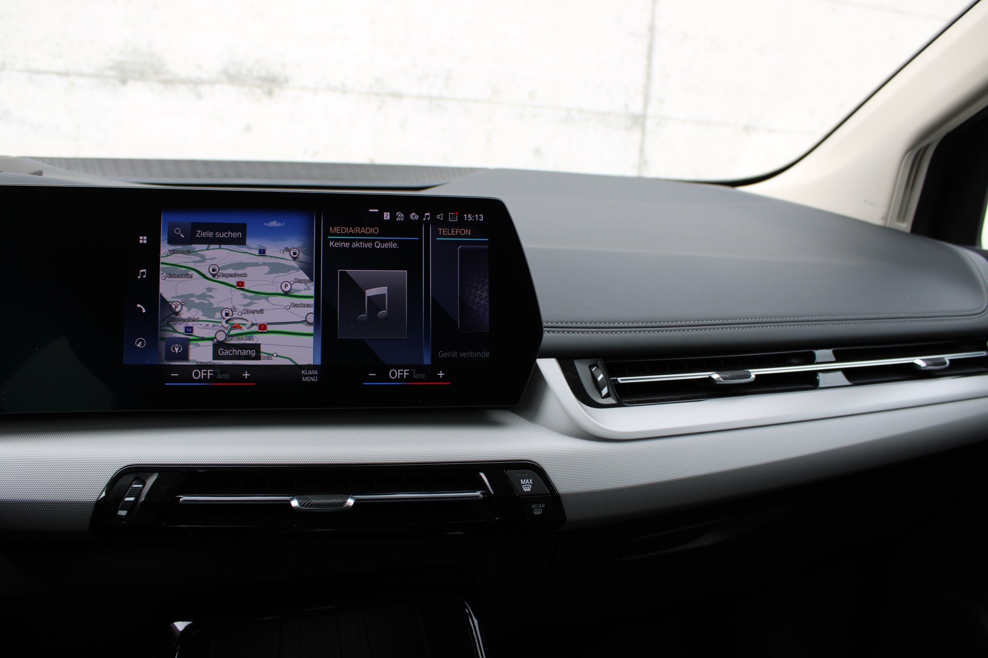 BMW 218i Active Tourer-image-13